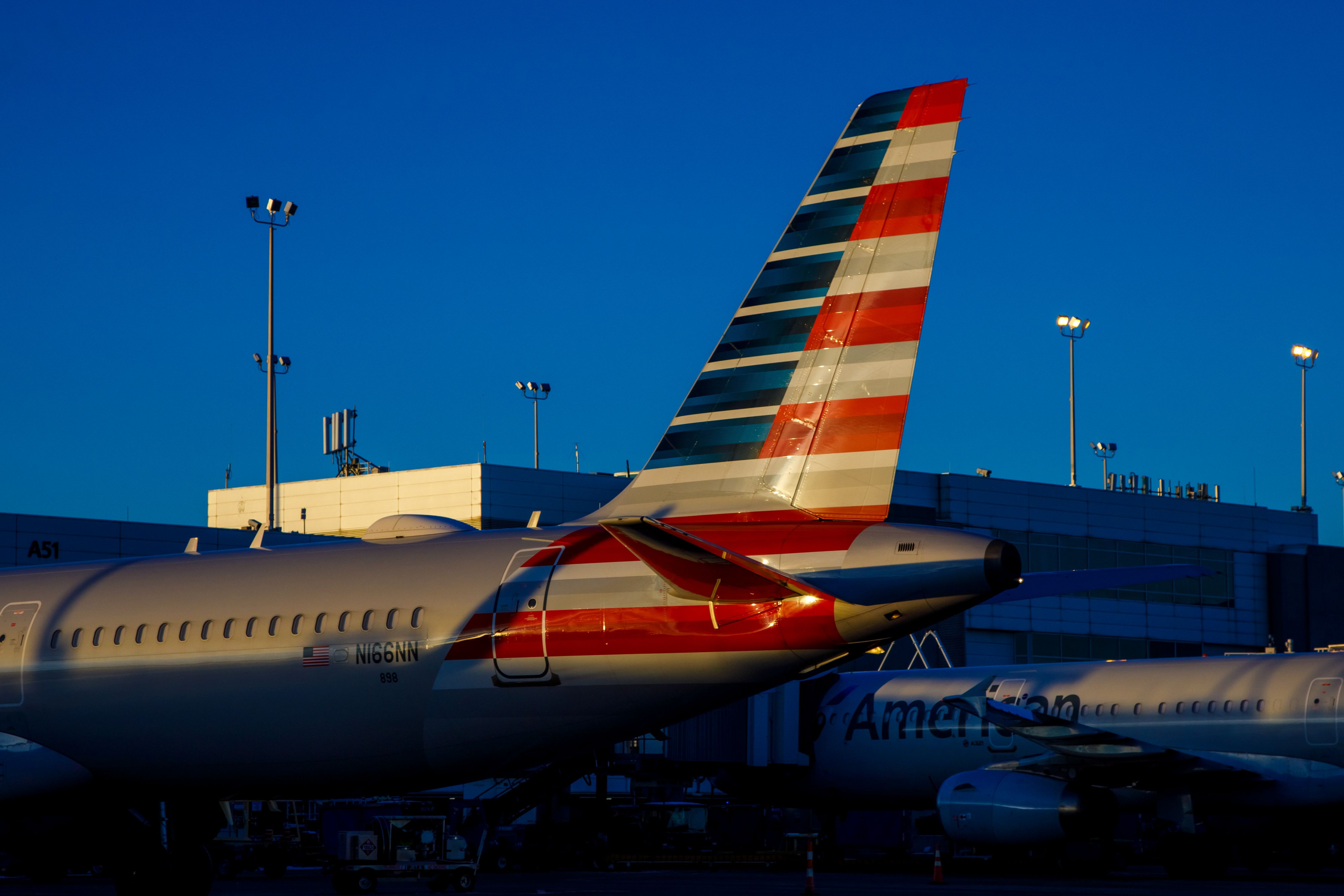 california-court-awards-damages-to-american-airlines-crew-after-uniform