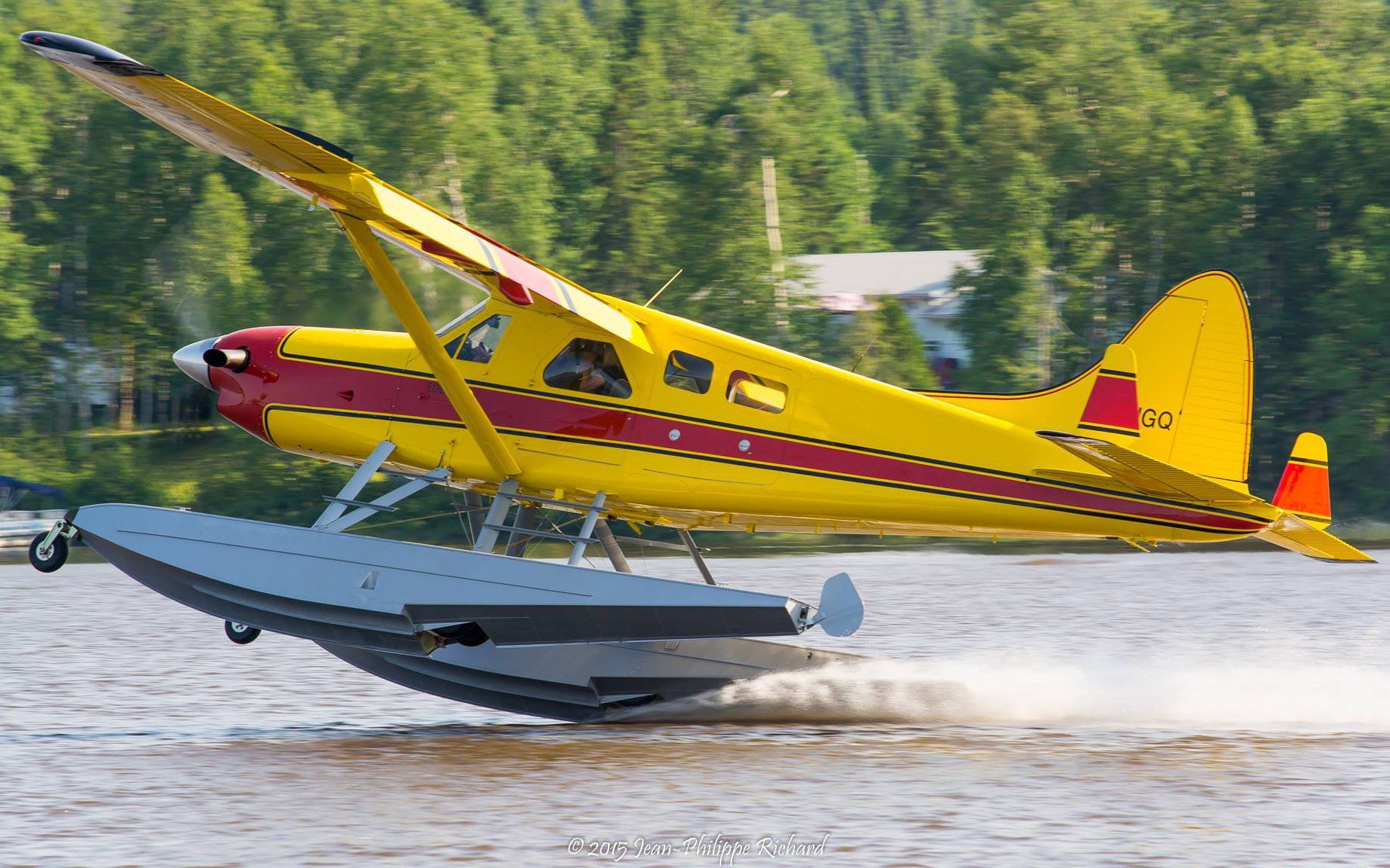 AVD Turbo Beaver landing on water