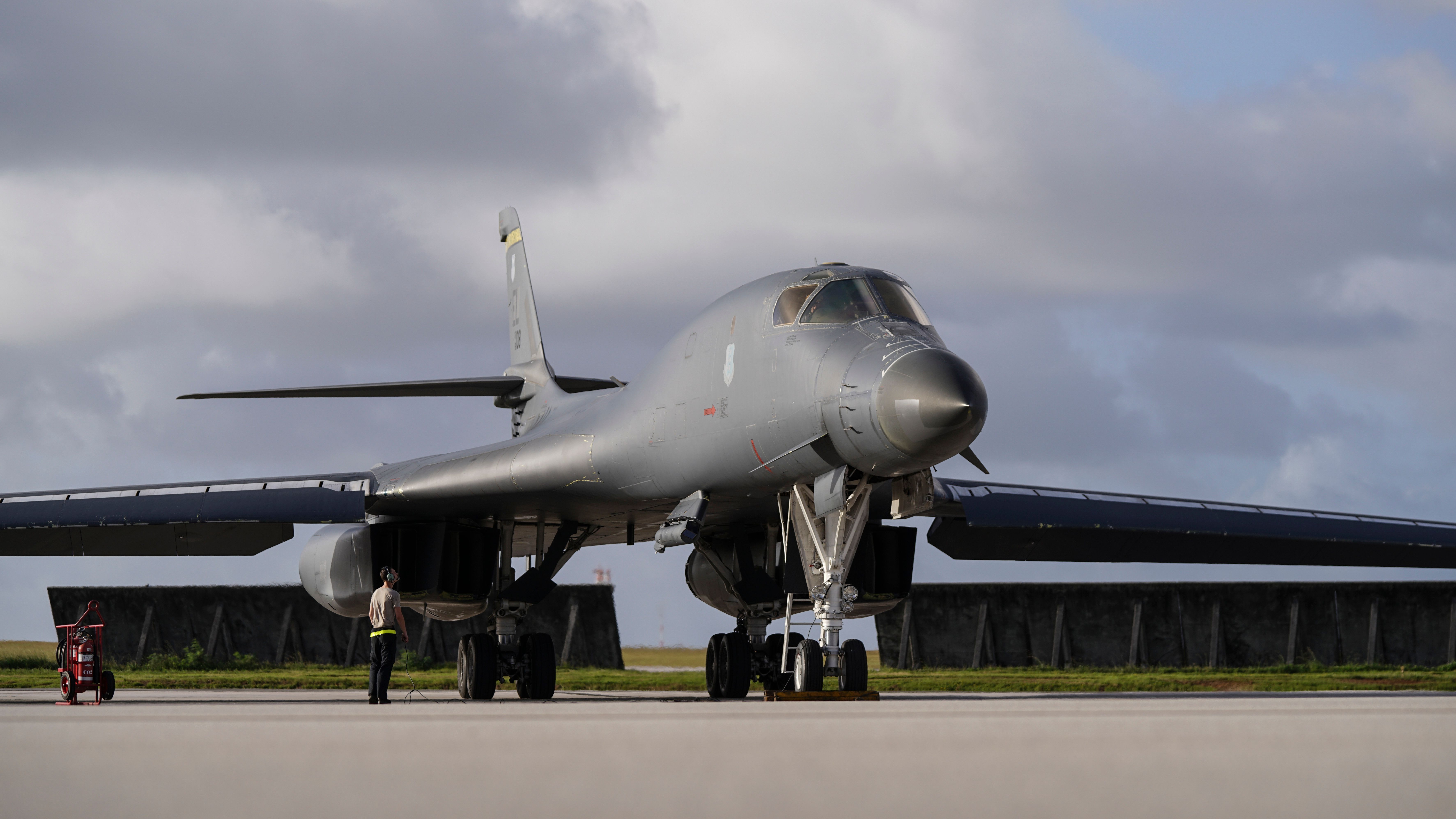 All Crew Members Eject As USAF Rockwell B-1B Lancer Bomber Crashes In ...