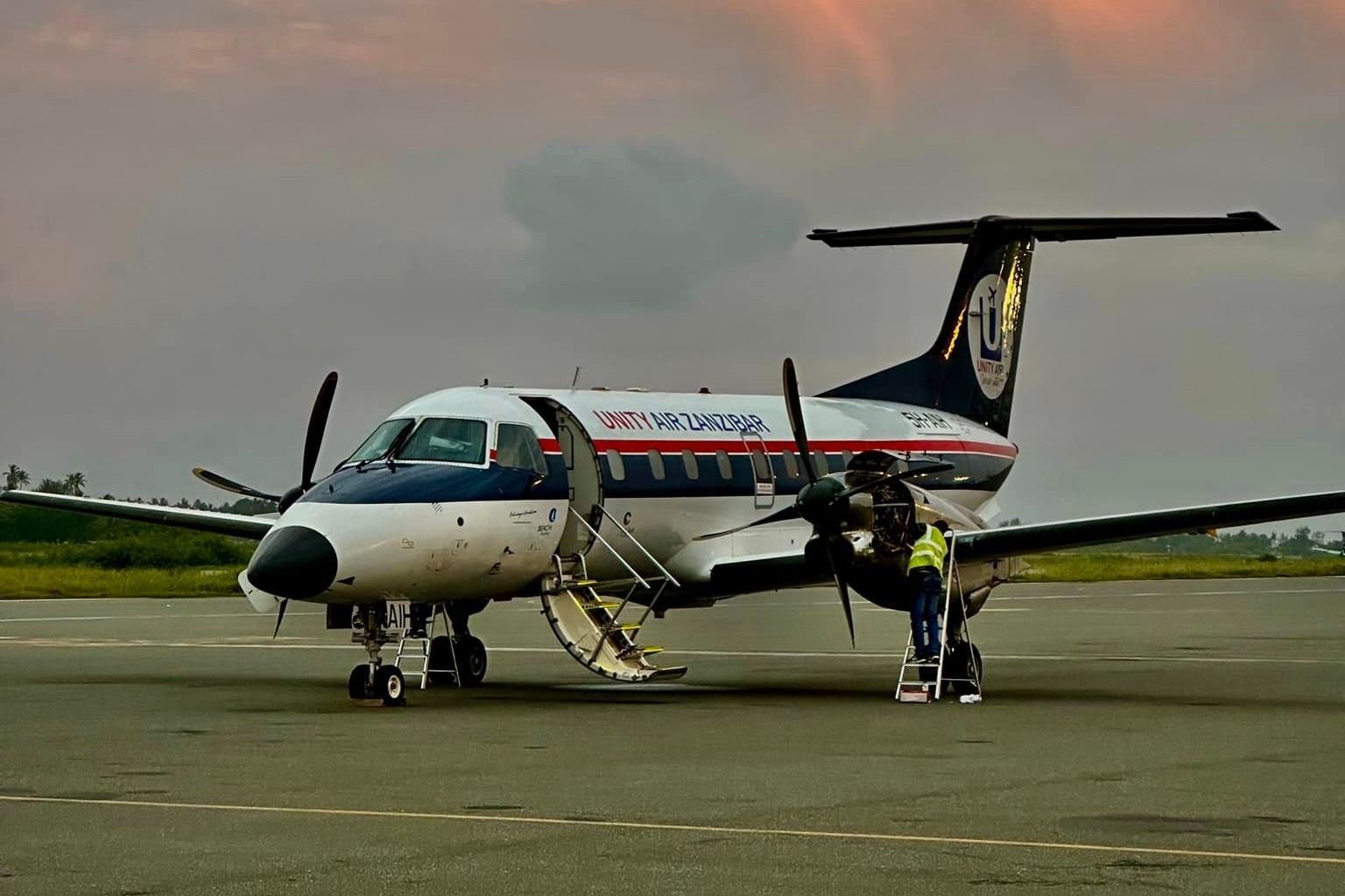 2 unity air embraer emb120s involved in separate accidents at the same