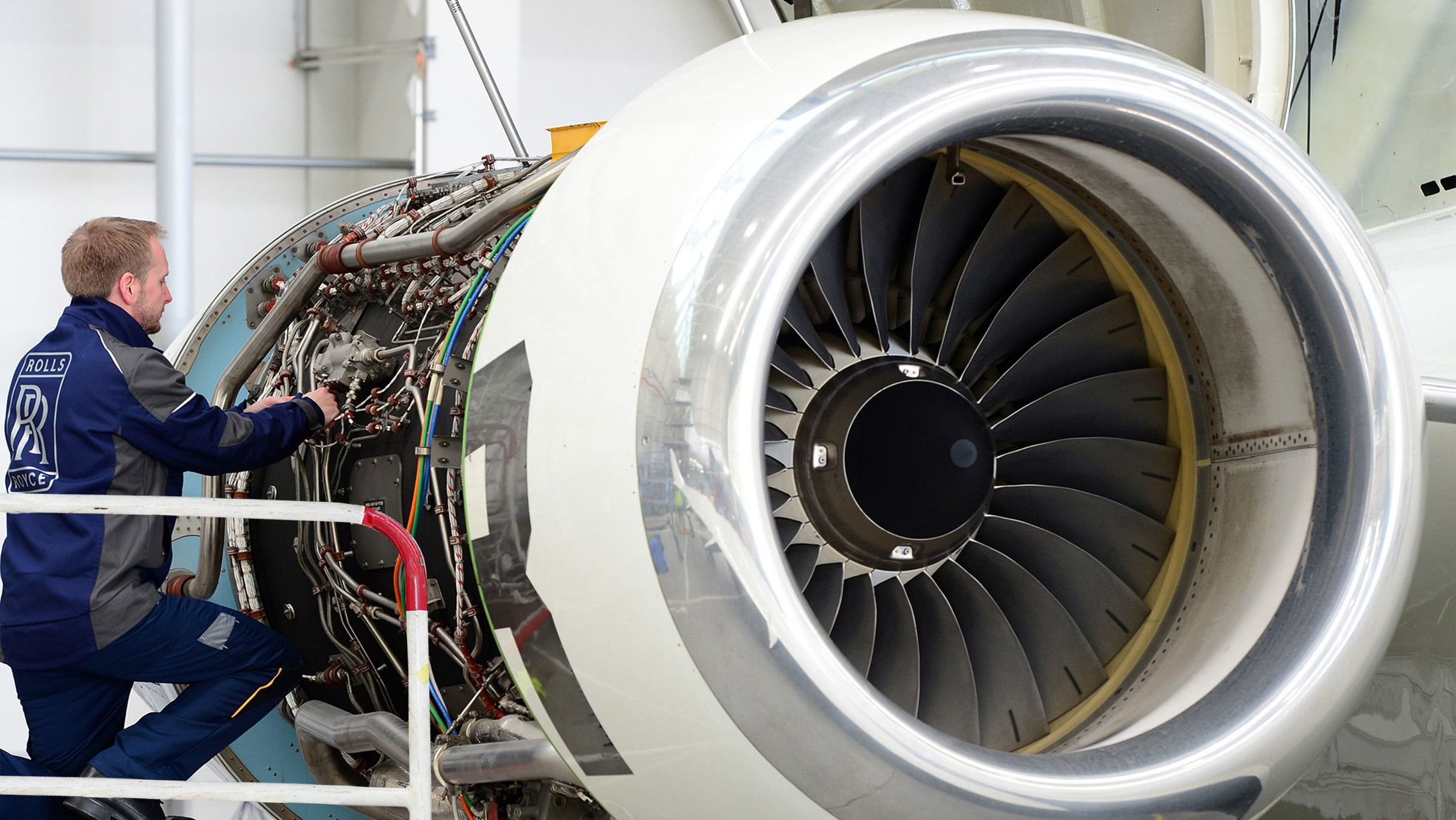 Which Way Do Airplane Engines Spin?