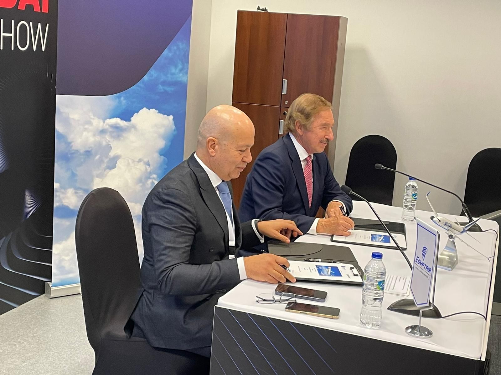 Executives of Air Lease Corporation (ALC) and EgyptAir at Dubai Airshow 2023