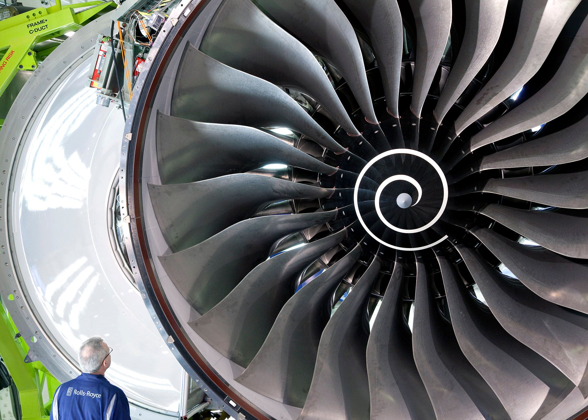 Rolls-Royce Trent XWB-97 powers A350-1000