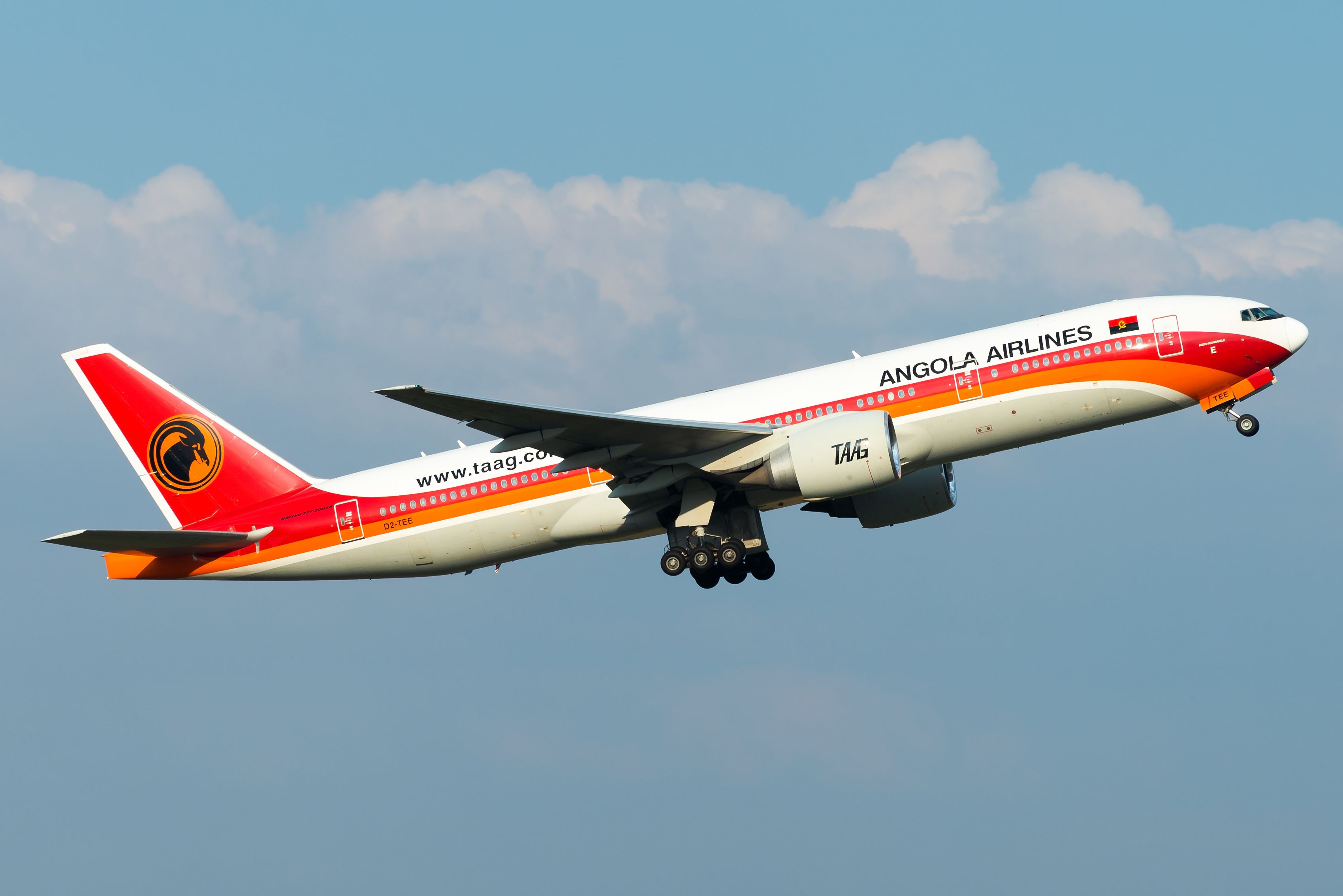 A TAAG Angola Airlines Boeing 777 taking off from Luanda 