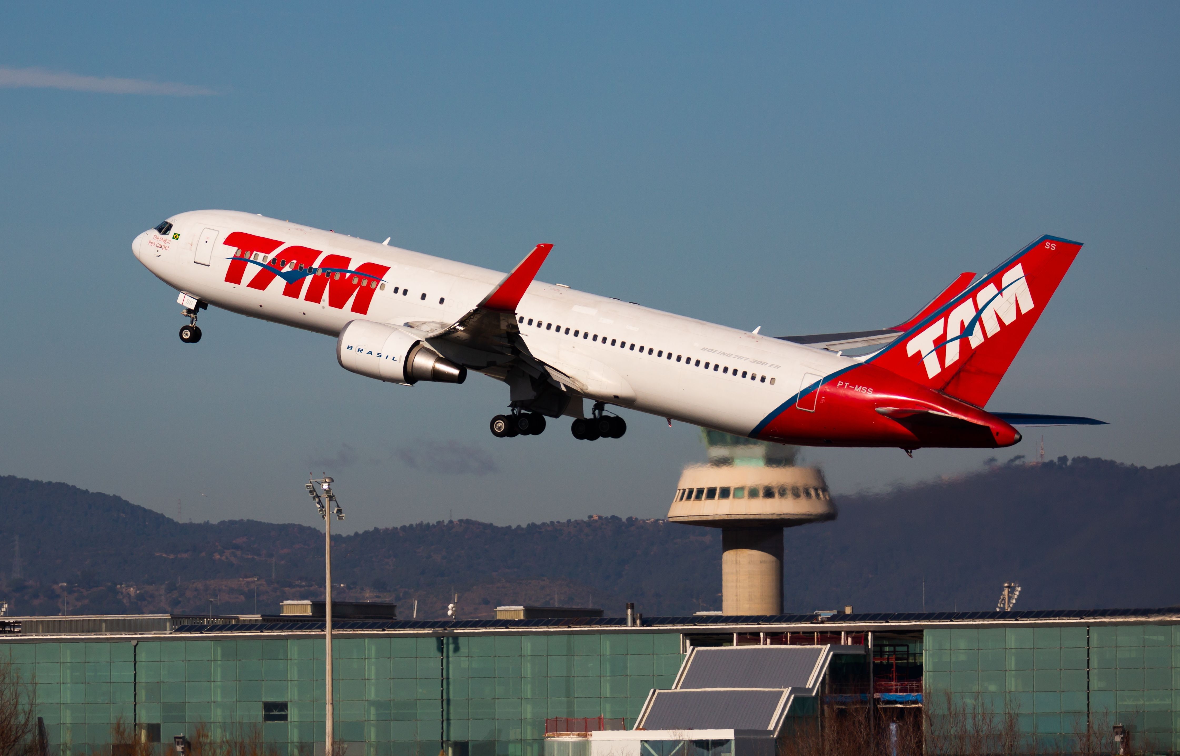 A TAM Boeing 767 just after taking off.