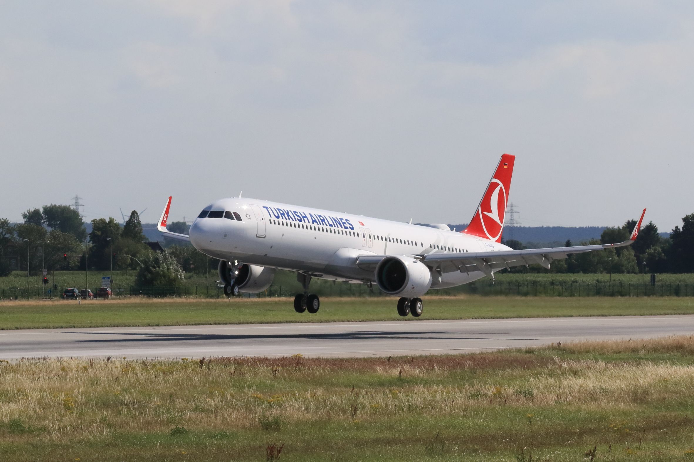 Turkish Airlines Airbus A321neo Landing