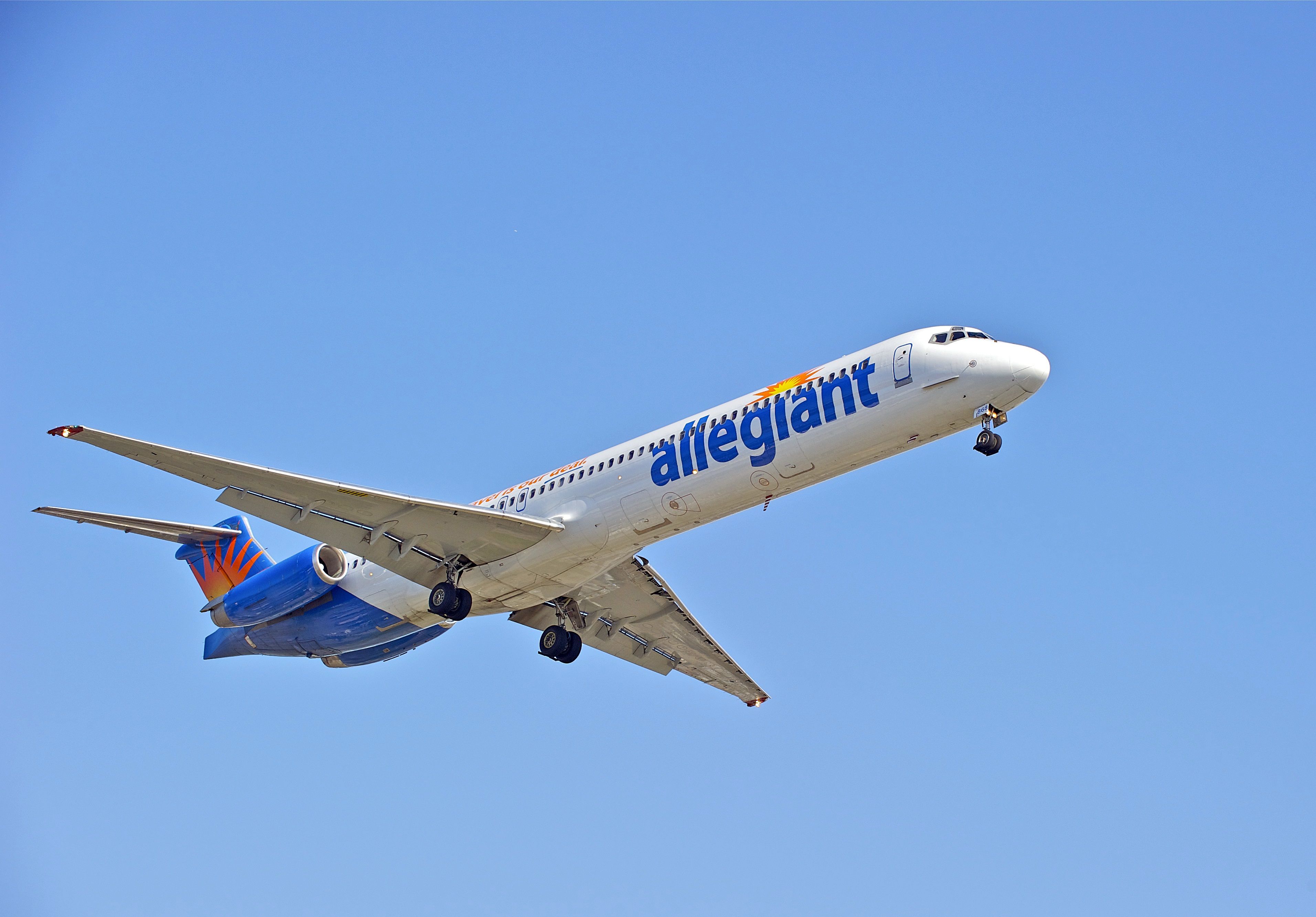 Allegiant MD-80 landing