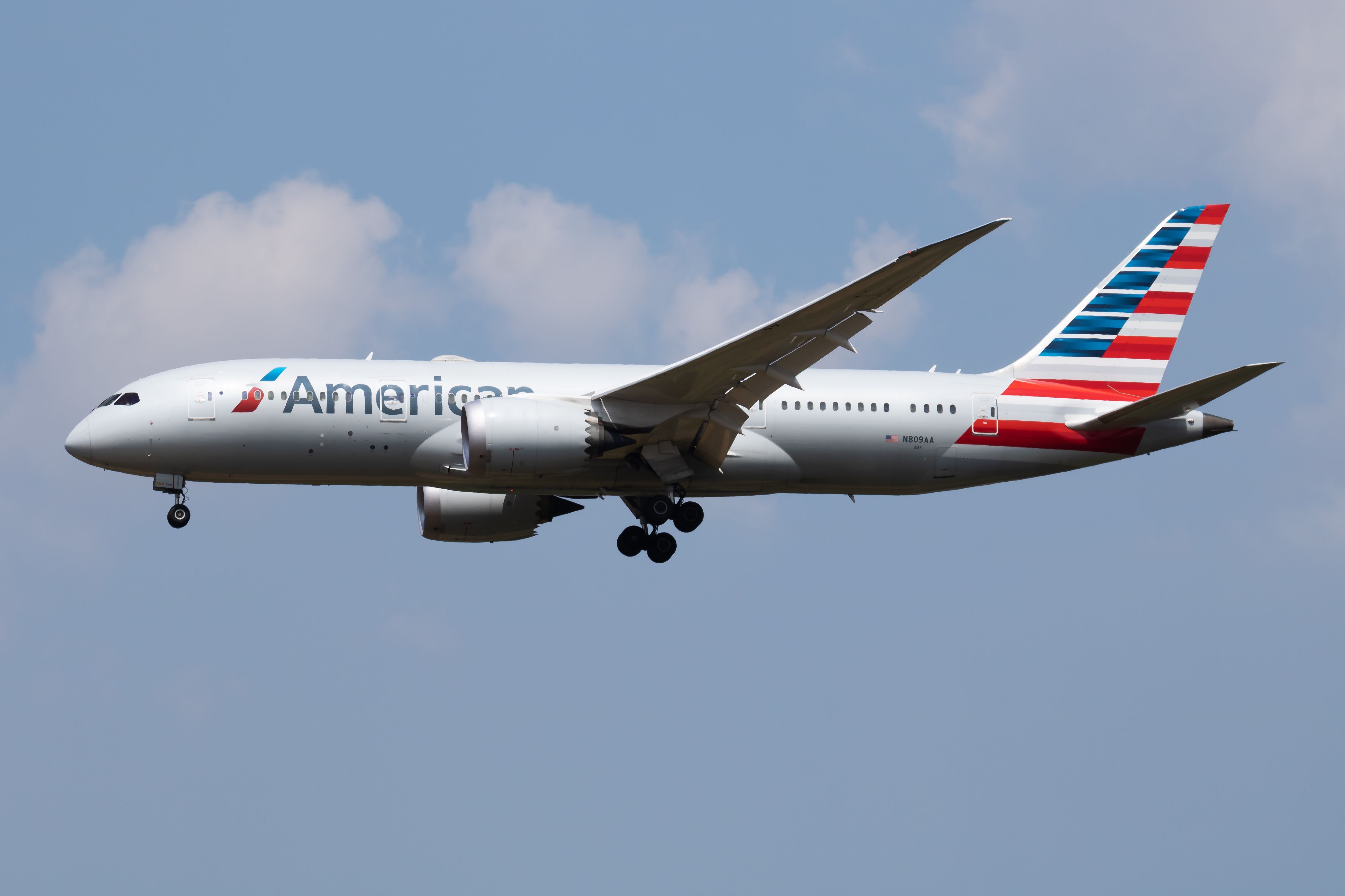An American Airlines Boeing 787-8 Dreamliner flying in the sky.