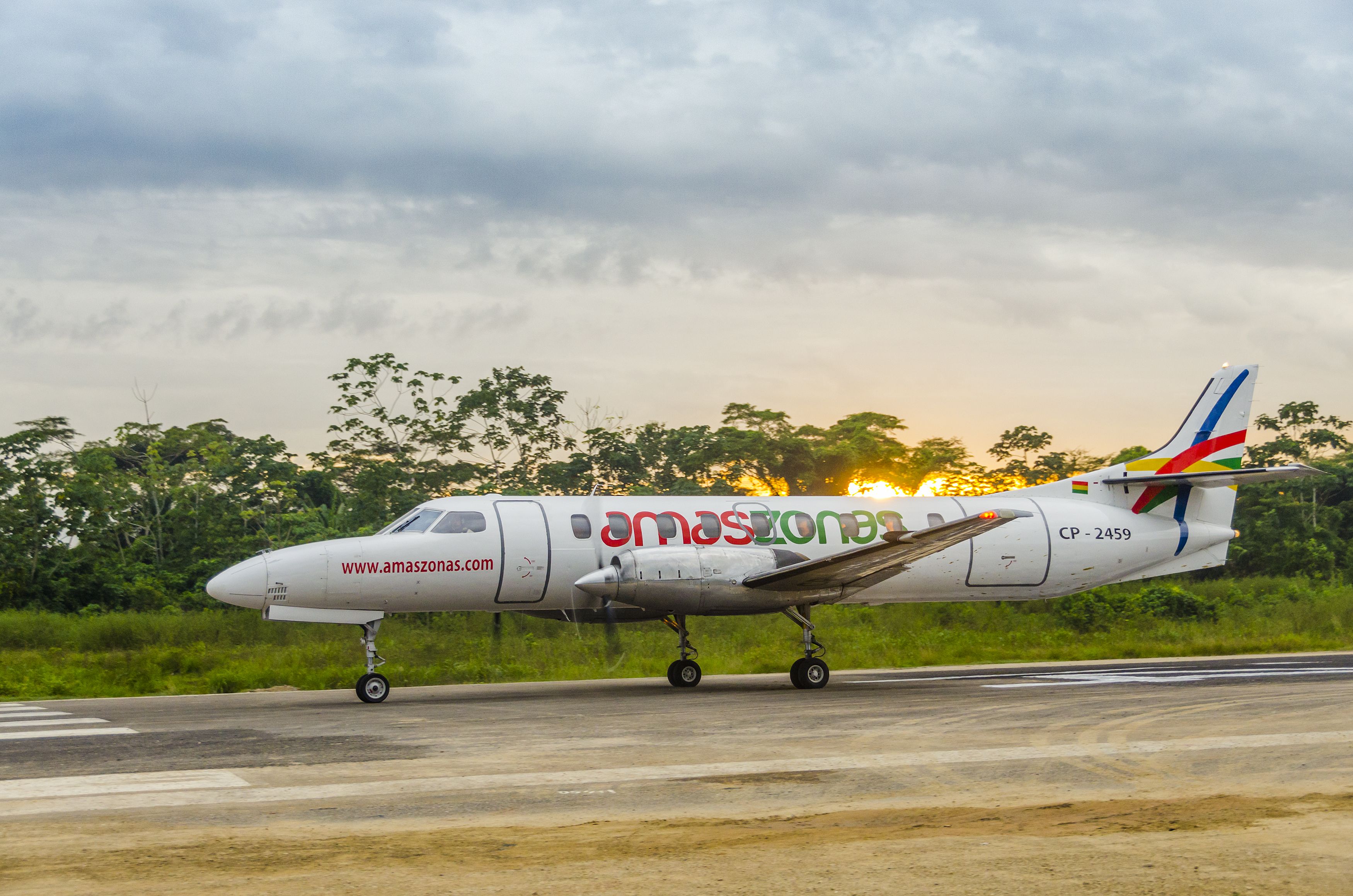 An Amaszonas aircraft in a small runway 