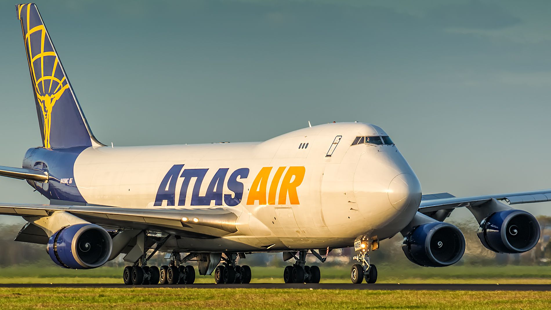 Atlas Air Boeing 747-8 Returns To Miami After Flames Seen From Engine