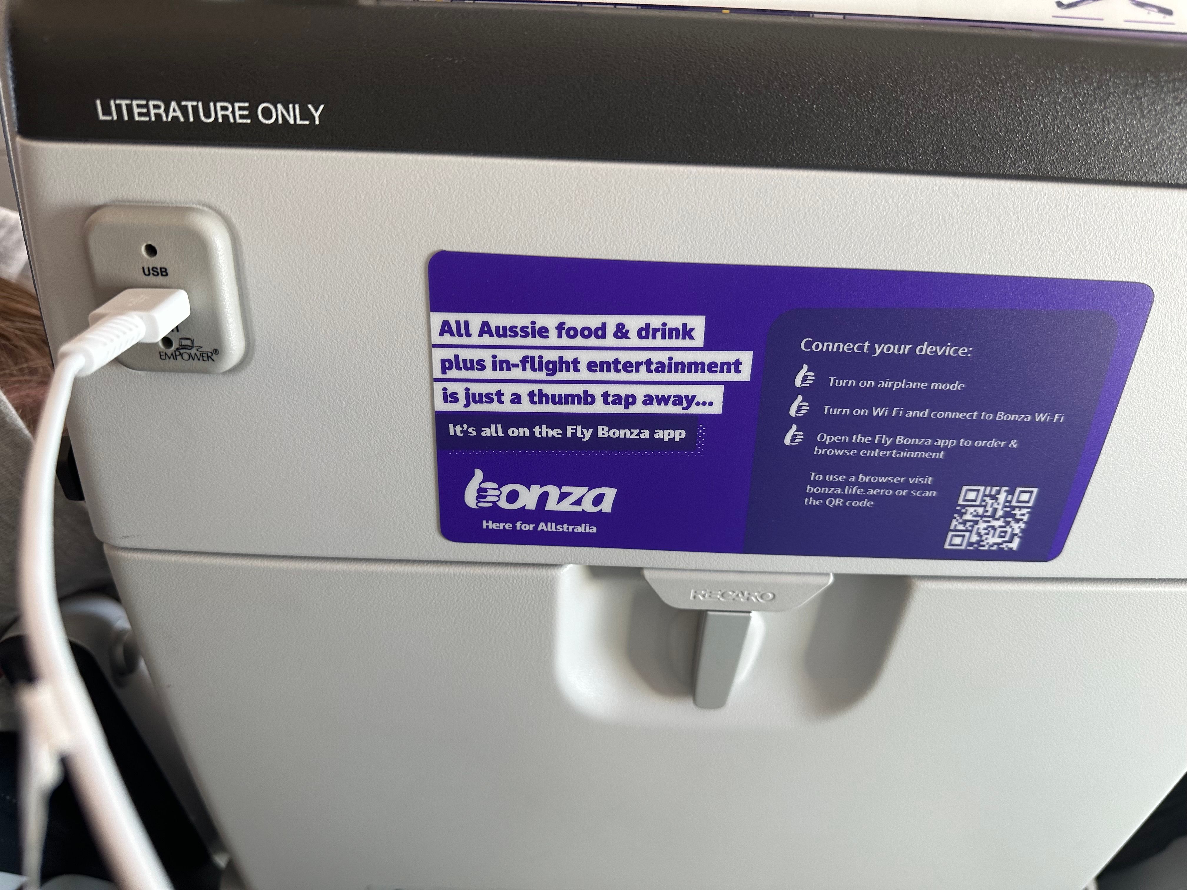 Bonza 737 MAX USB-A Charging Doran_0746