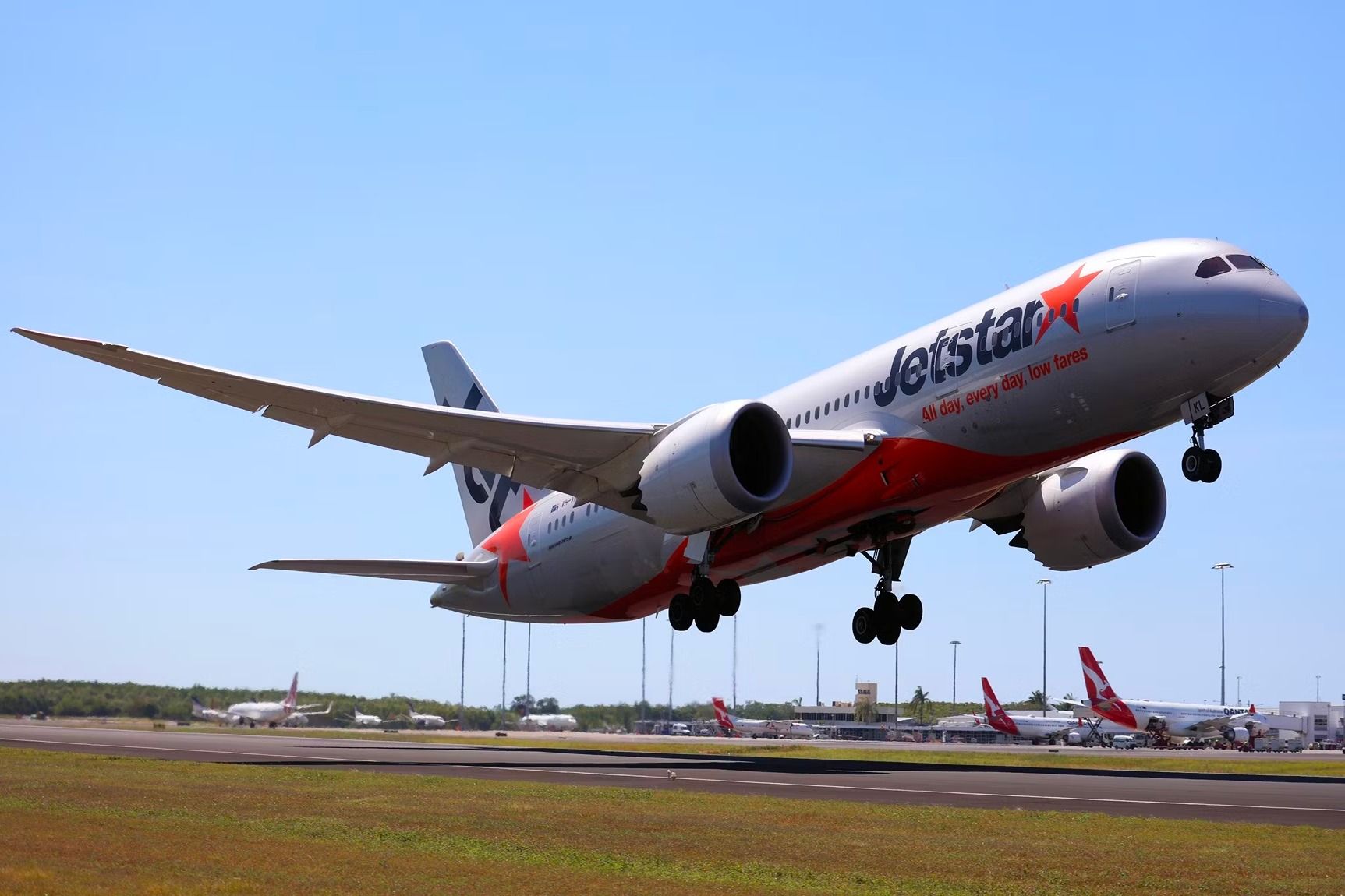 Jetstar Boeing 787-8 Cairns Airport