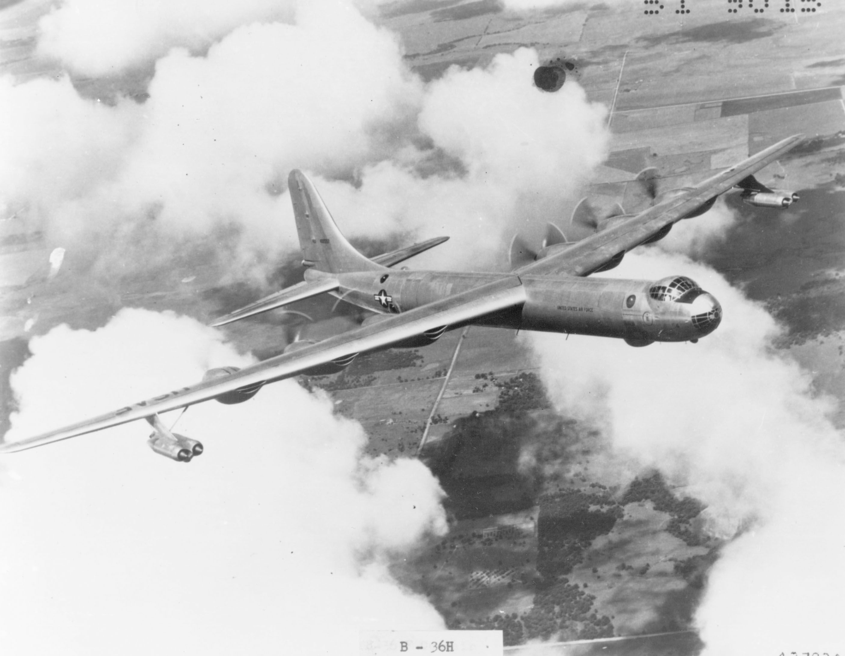 Flight Deck of a Convair B-36 'Peacemaker' Strategic Bomber[1562 x