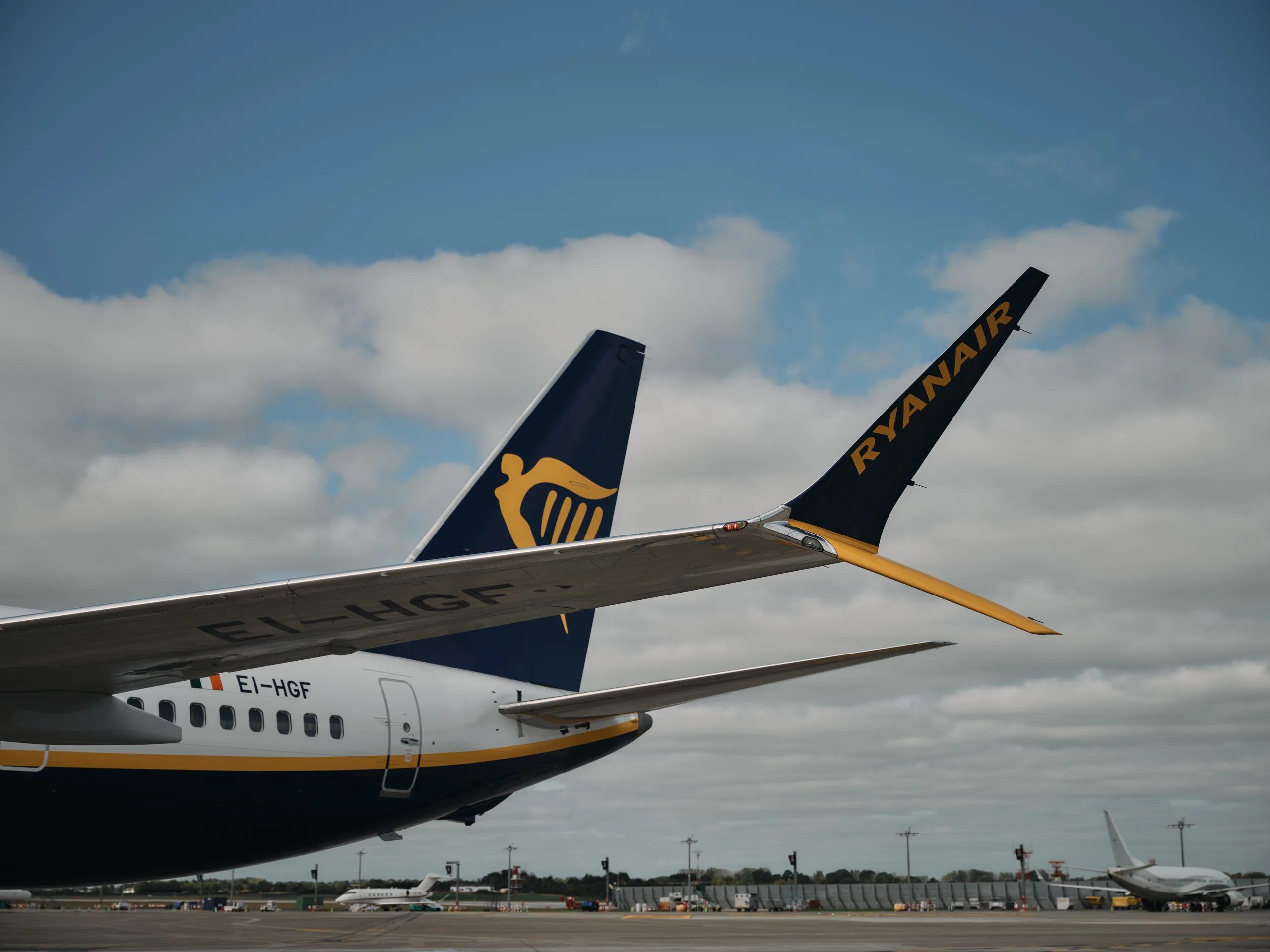 A closeup of the wingtips of a Ryanair Boeing 737.