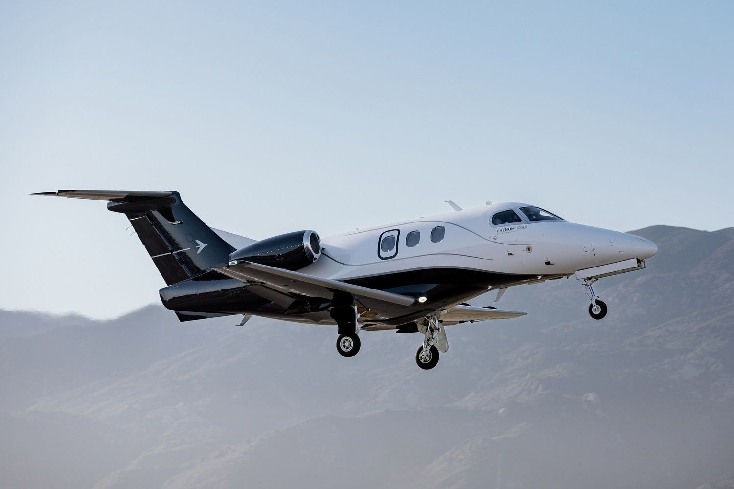 Embraer Phenom 100EX in flight