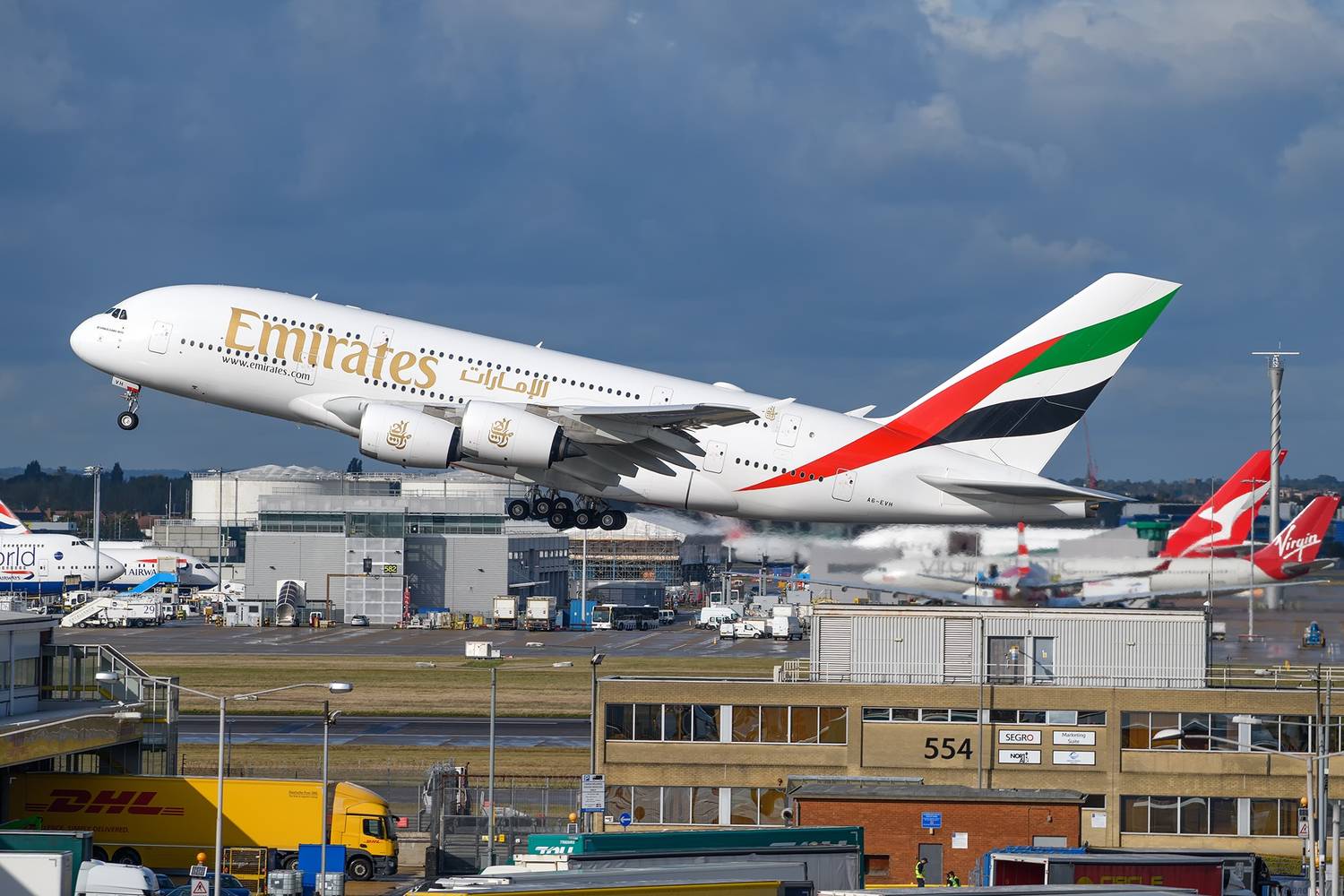 Emirates Airbus A380 departing-1
