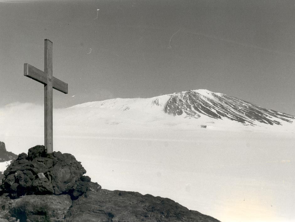 A Cross planted on Mount Erebus in rememberence of NZ Flight 901.