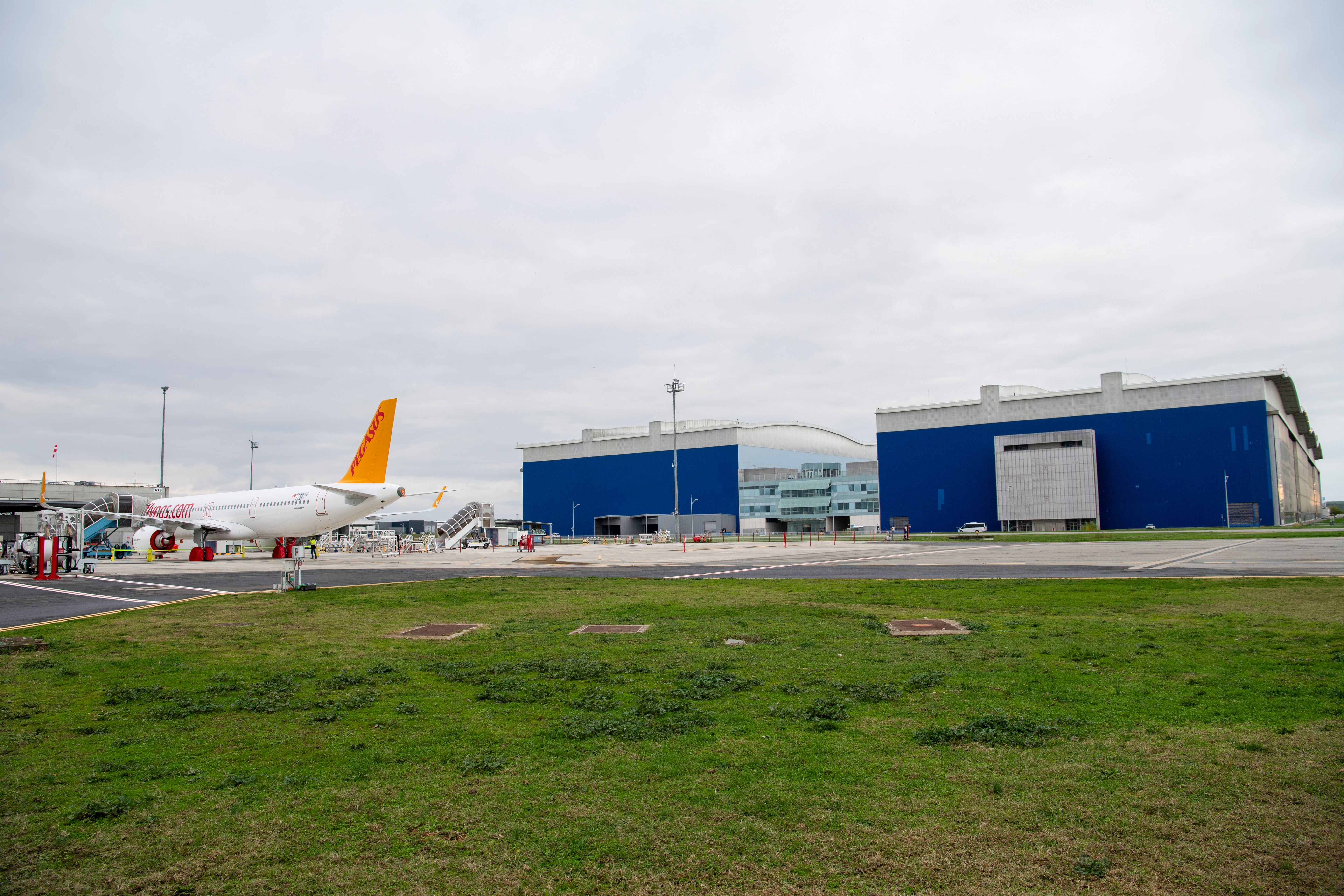 First A321 aircraft assembled at Toulouse FAL in flight line_AC-1521-A321neo Pegasus-03R