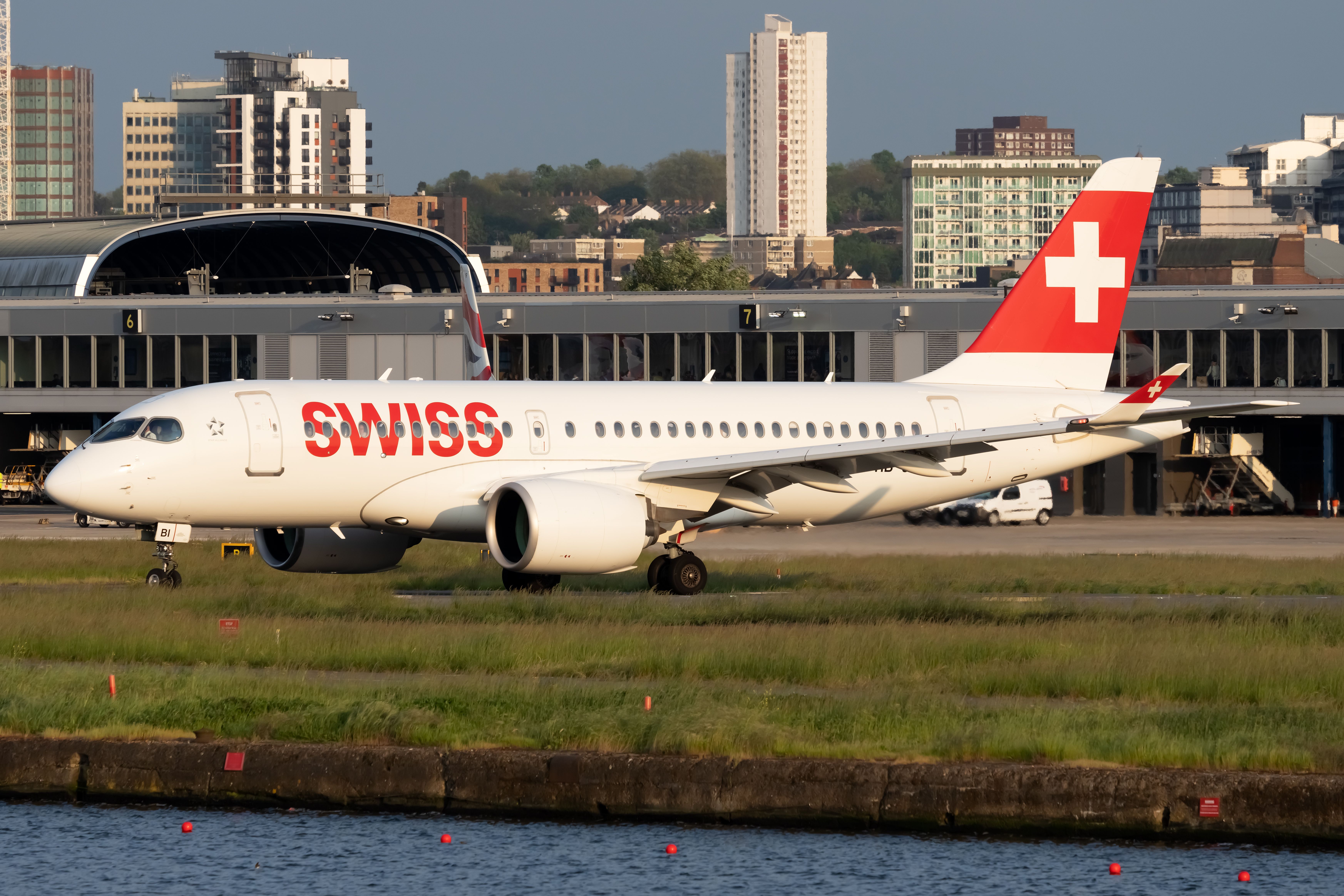 HB-JB Swiss Airbus A220-100 