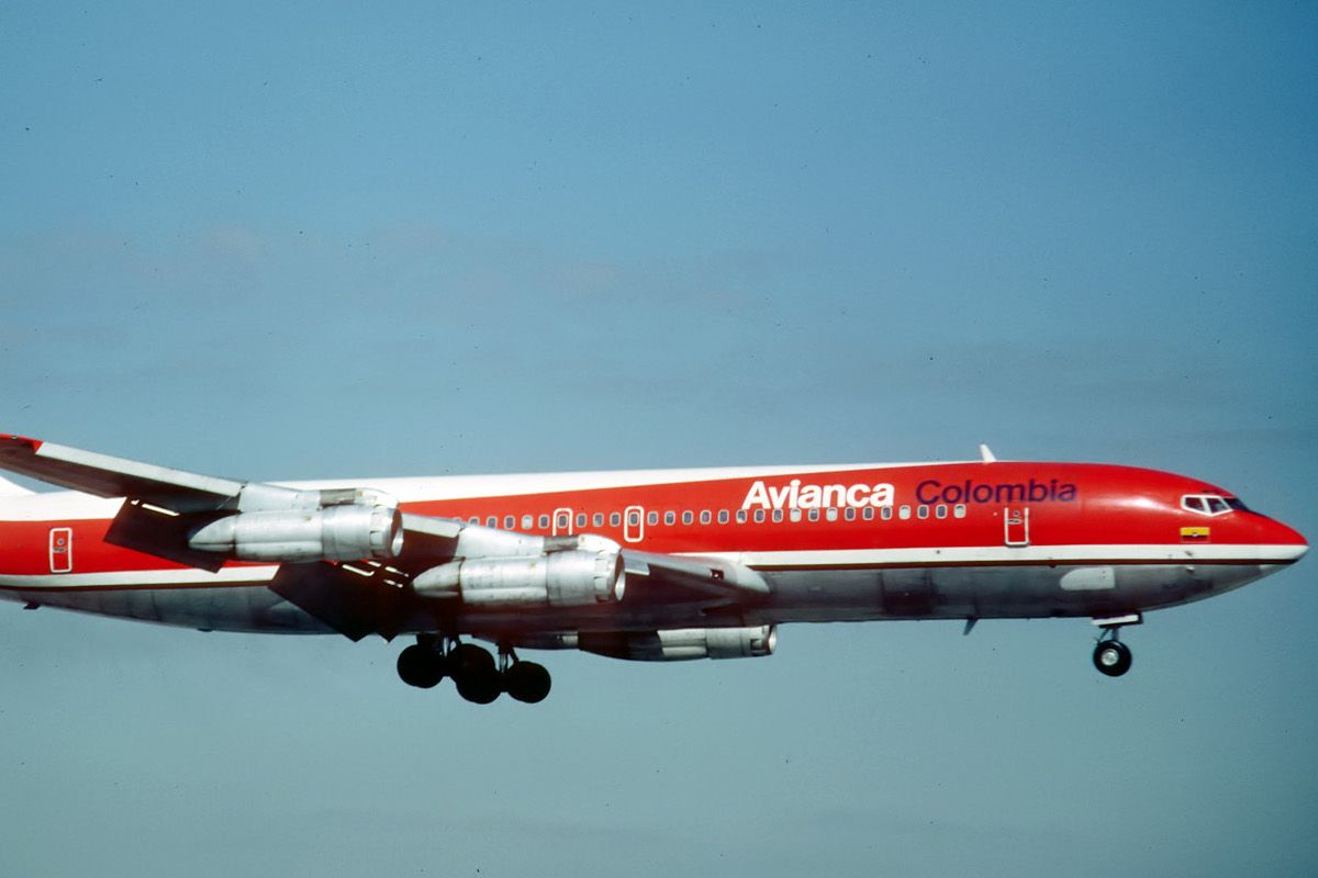 An Avianca Boeing 707 flying in the sky.