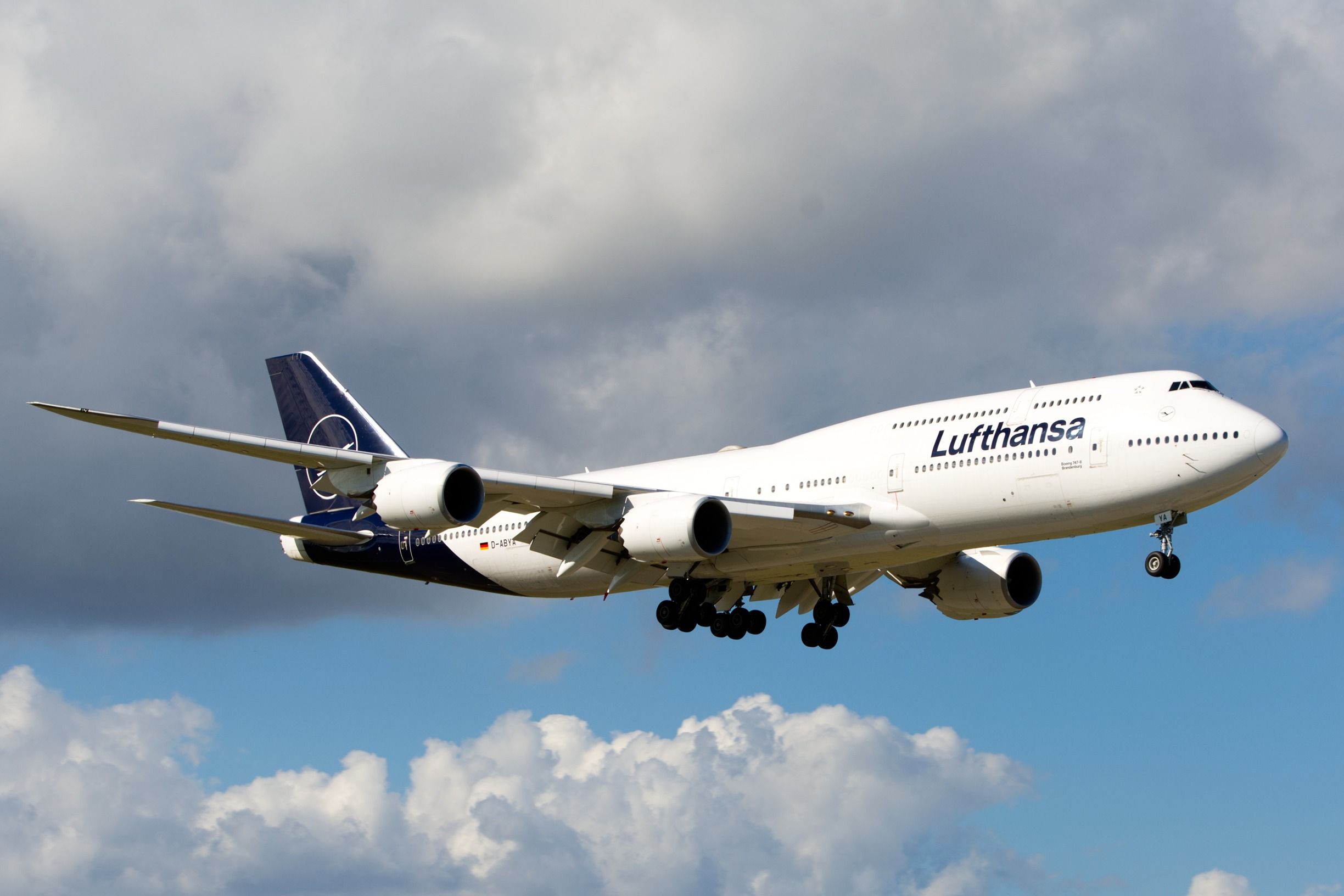 Lufthansa Boeing 747-8 landing