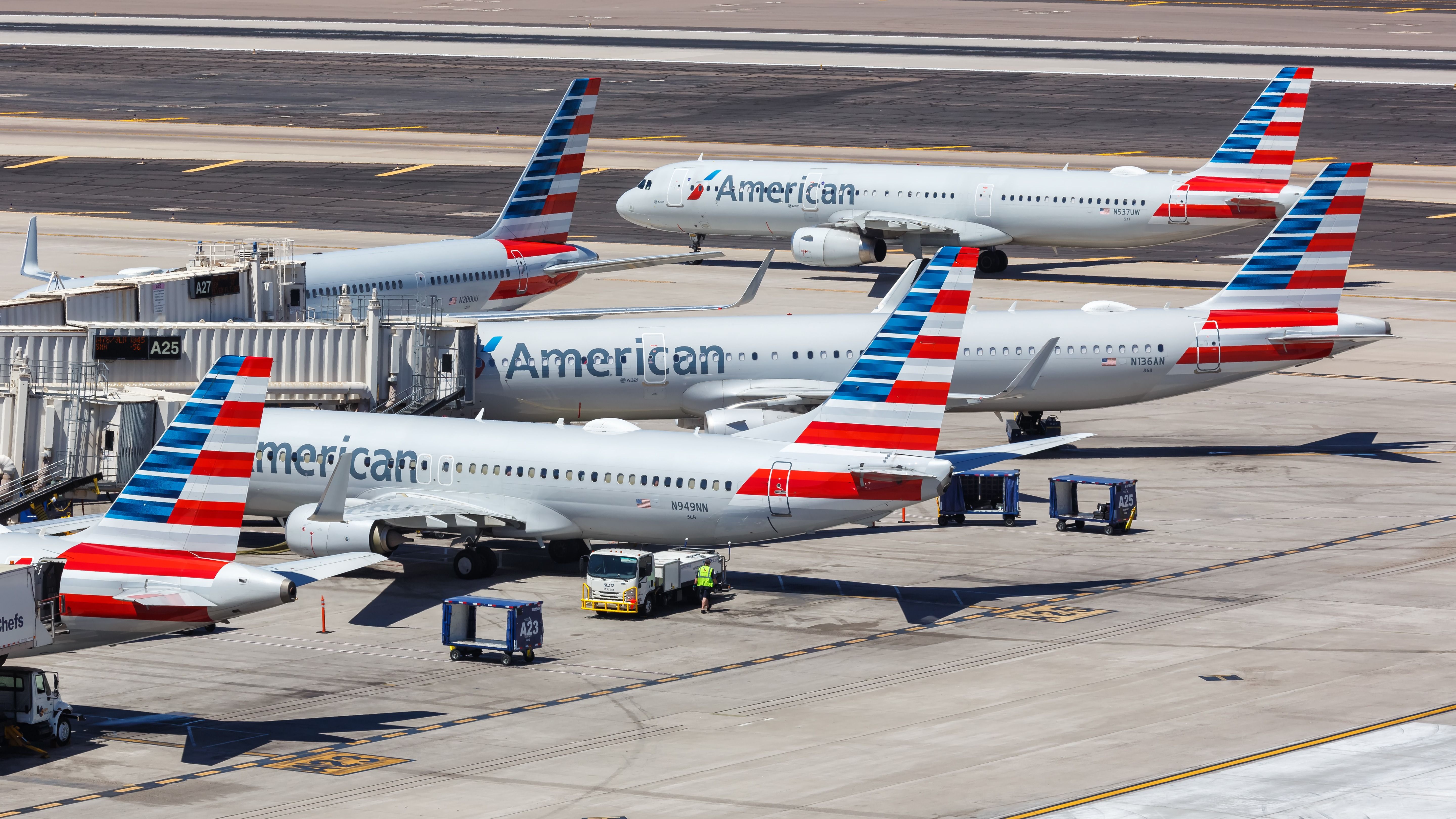 Record Traffic: American Airlines Expects Almost 8 Million Passengers ...