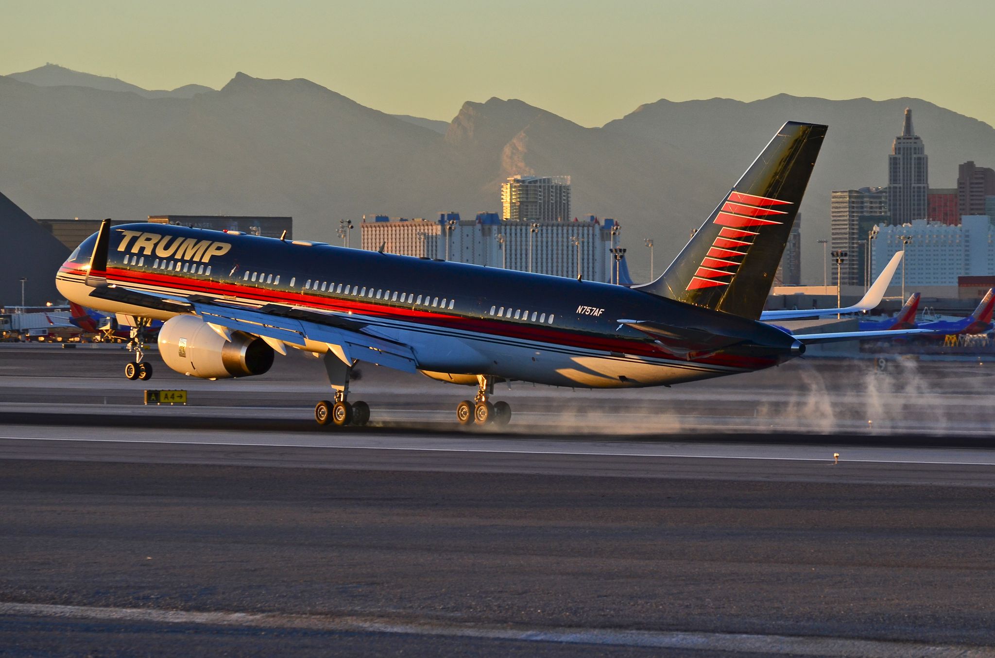 Donald Trump's 757 at LAS