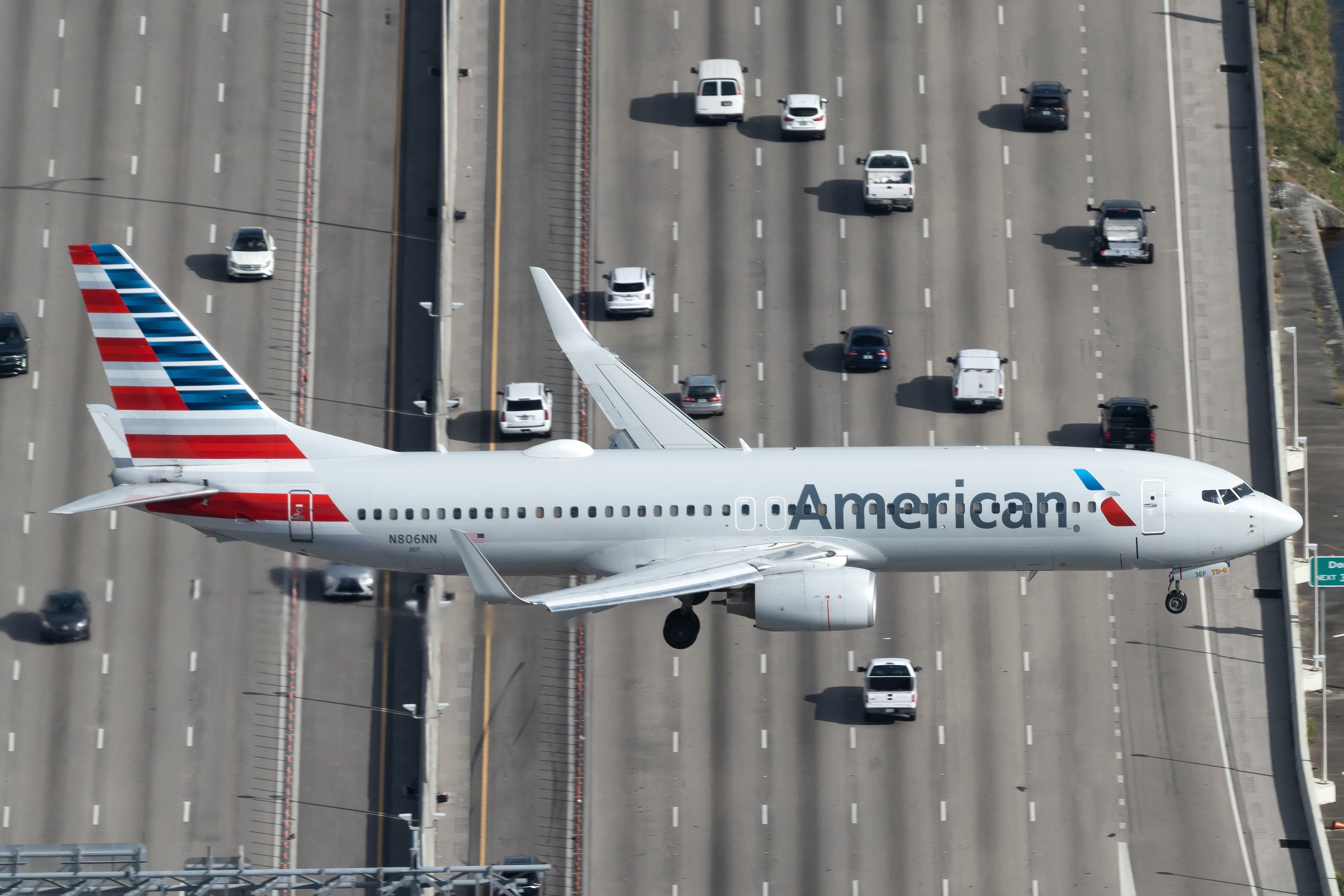 American Airlines Boeing 737-823