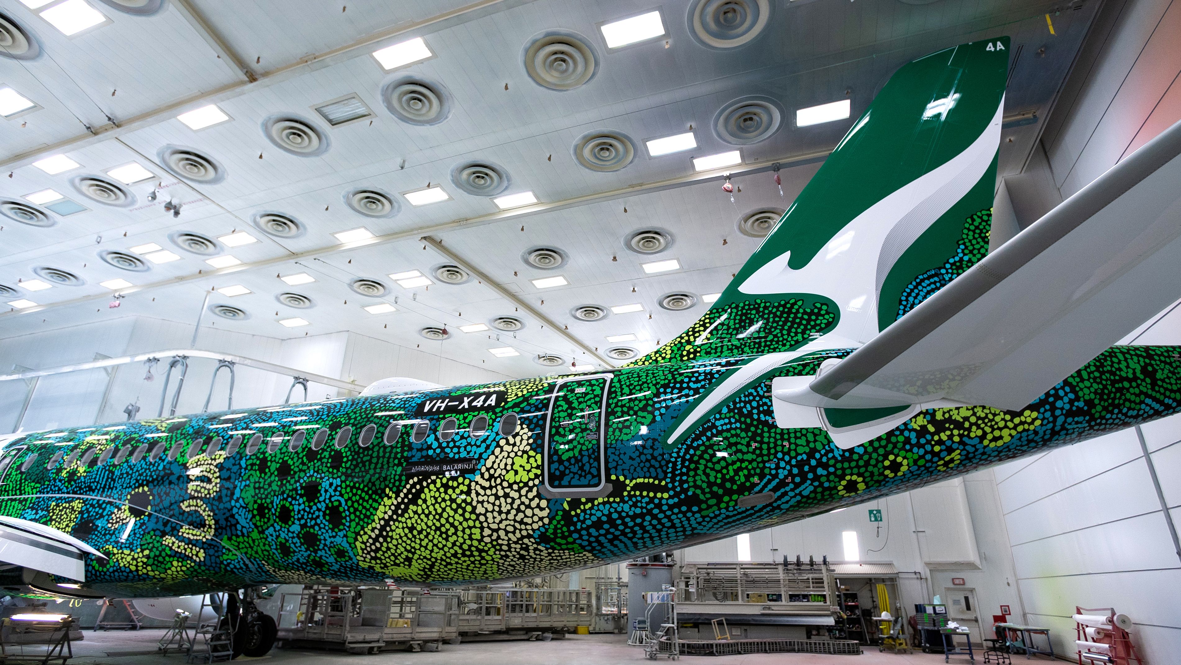 La primera decoración del Airbus A220 de Qantas presenta arte aborigen