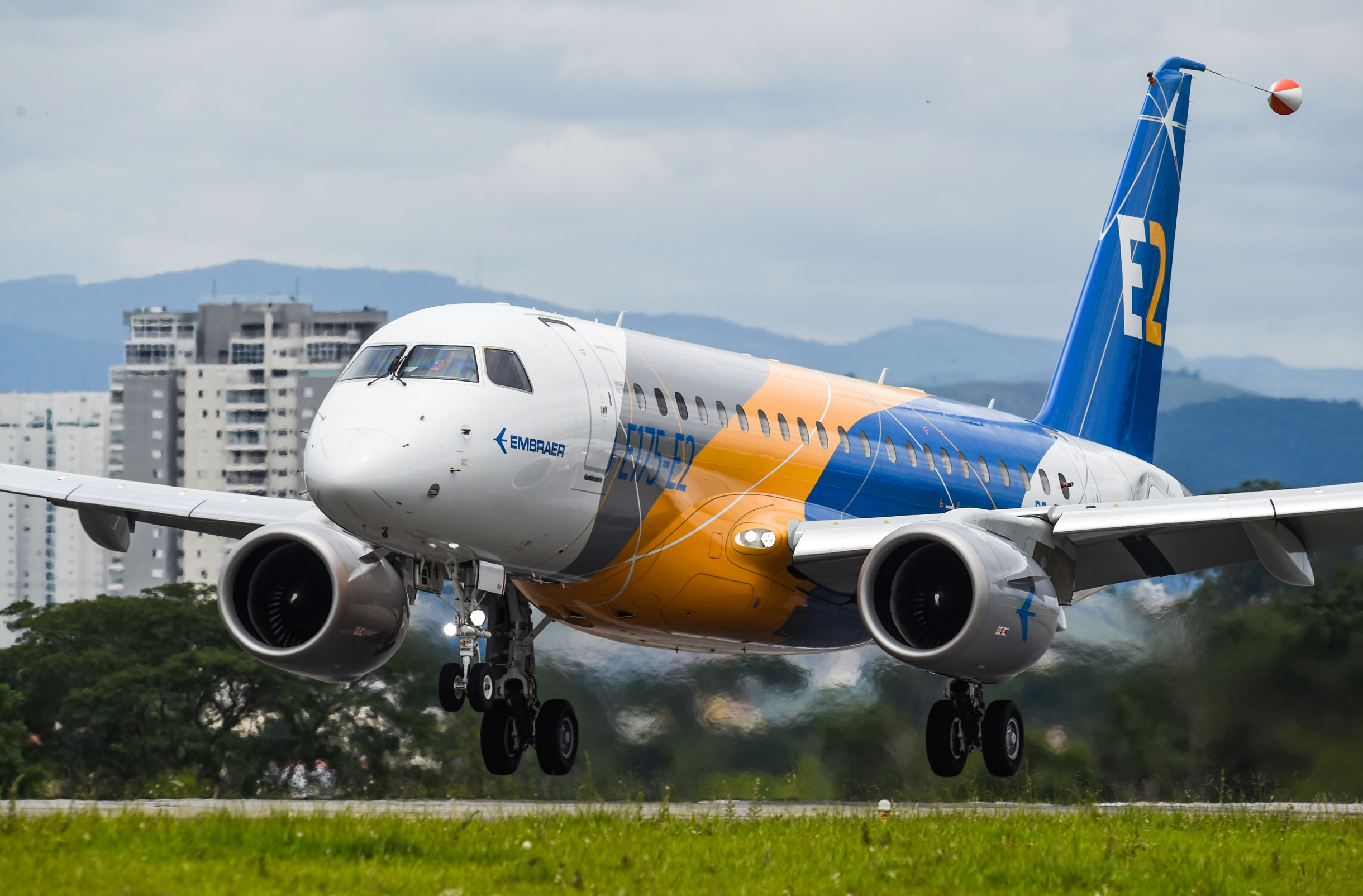 The E175 E2 landing on its maiden flight