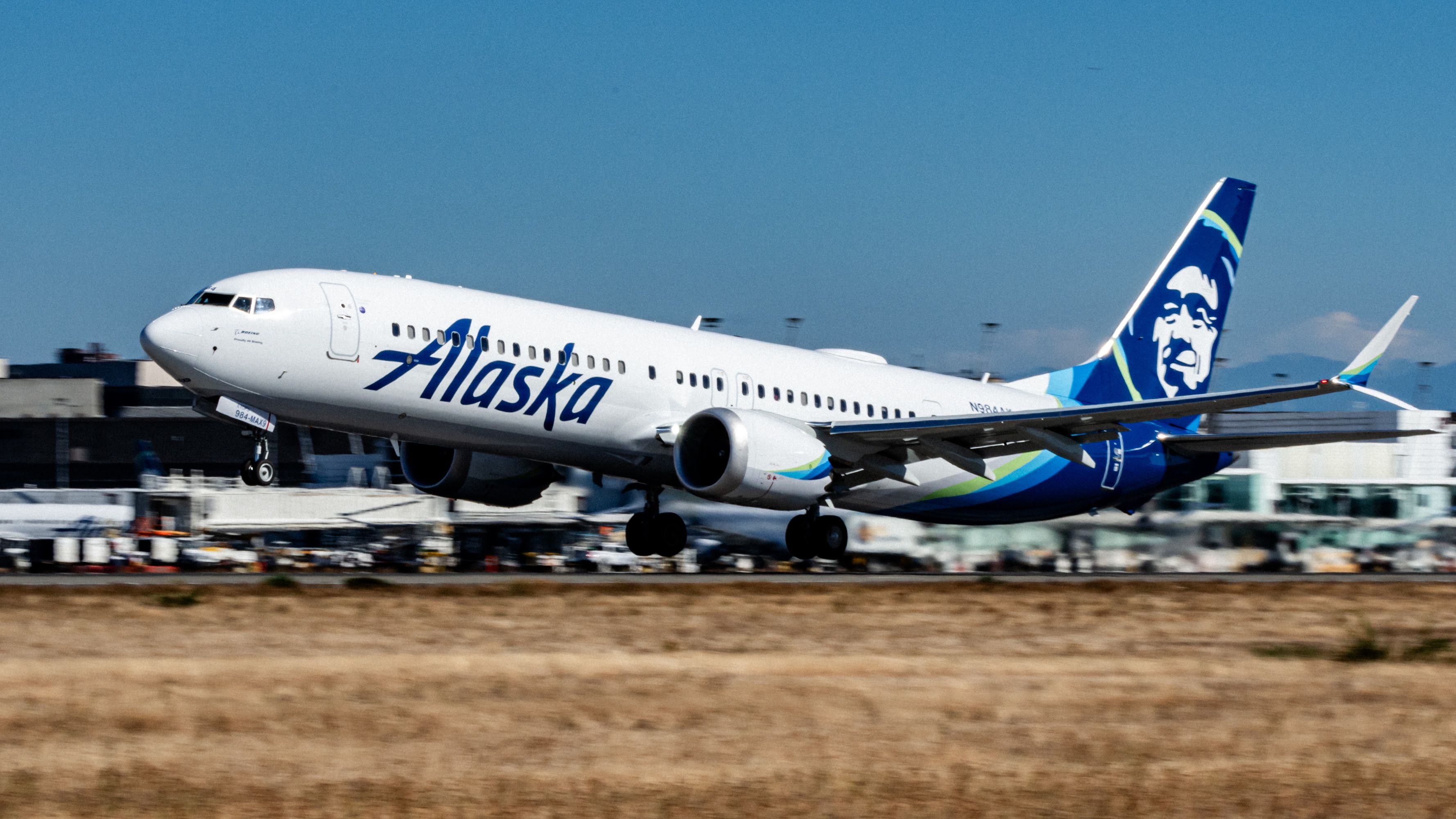 SeaTac & Alaska Airlines Offer Practical Tips For Stress Free Holiday