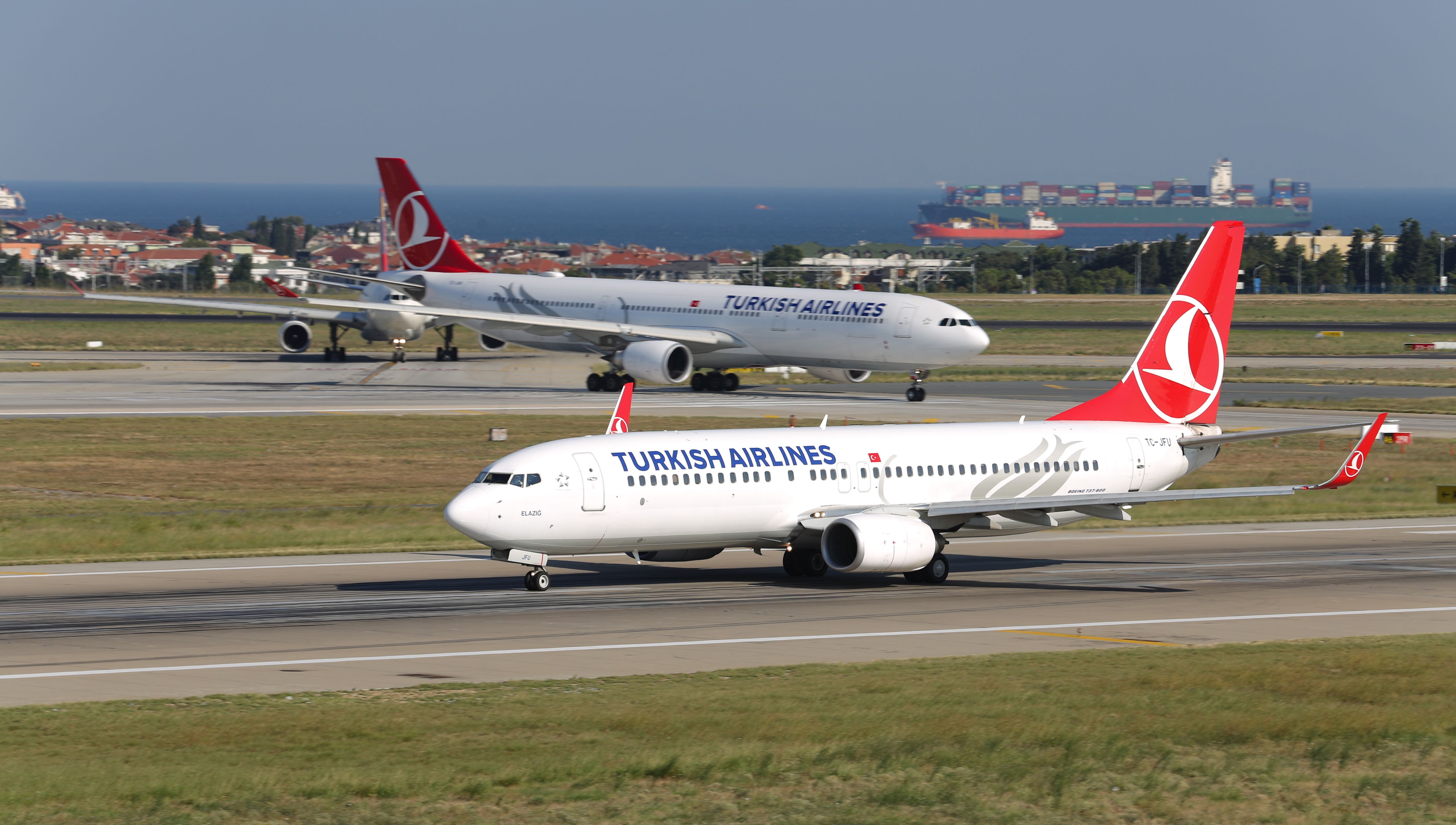 Turkish Airlines Boeing 737 On The Runway In Istanbul