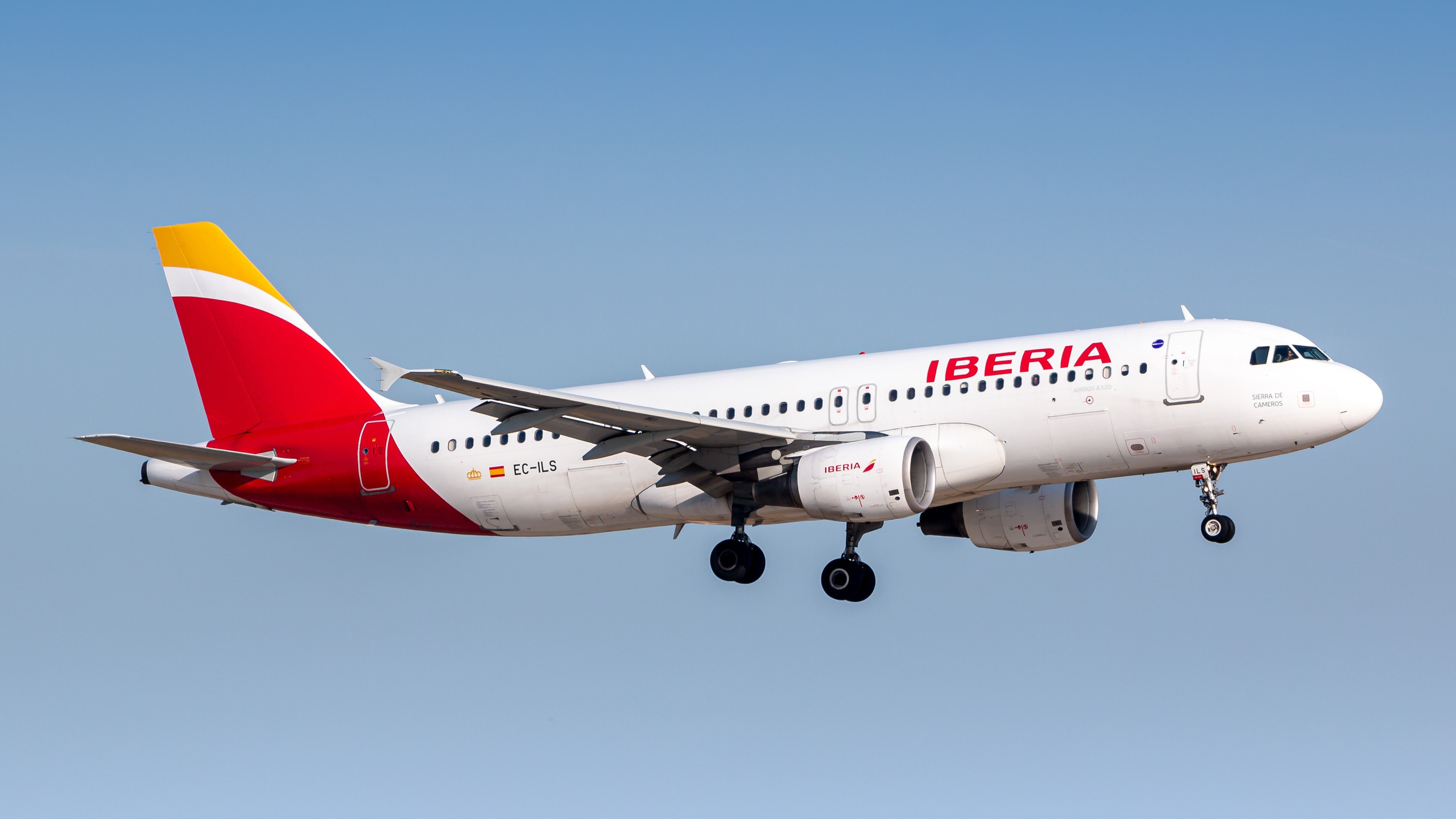 Iberia A320 landing