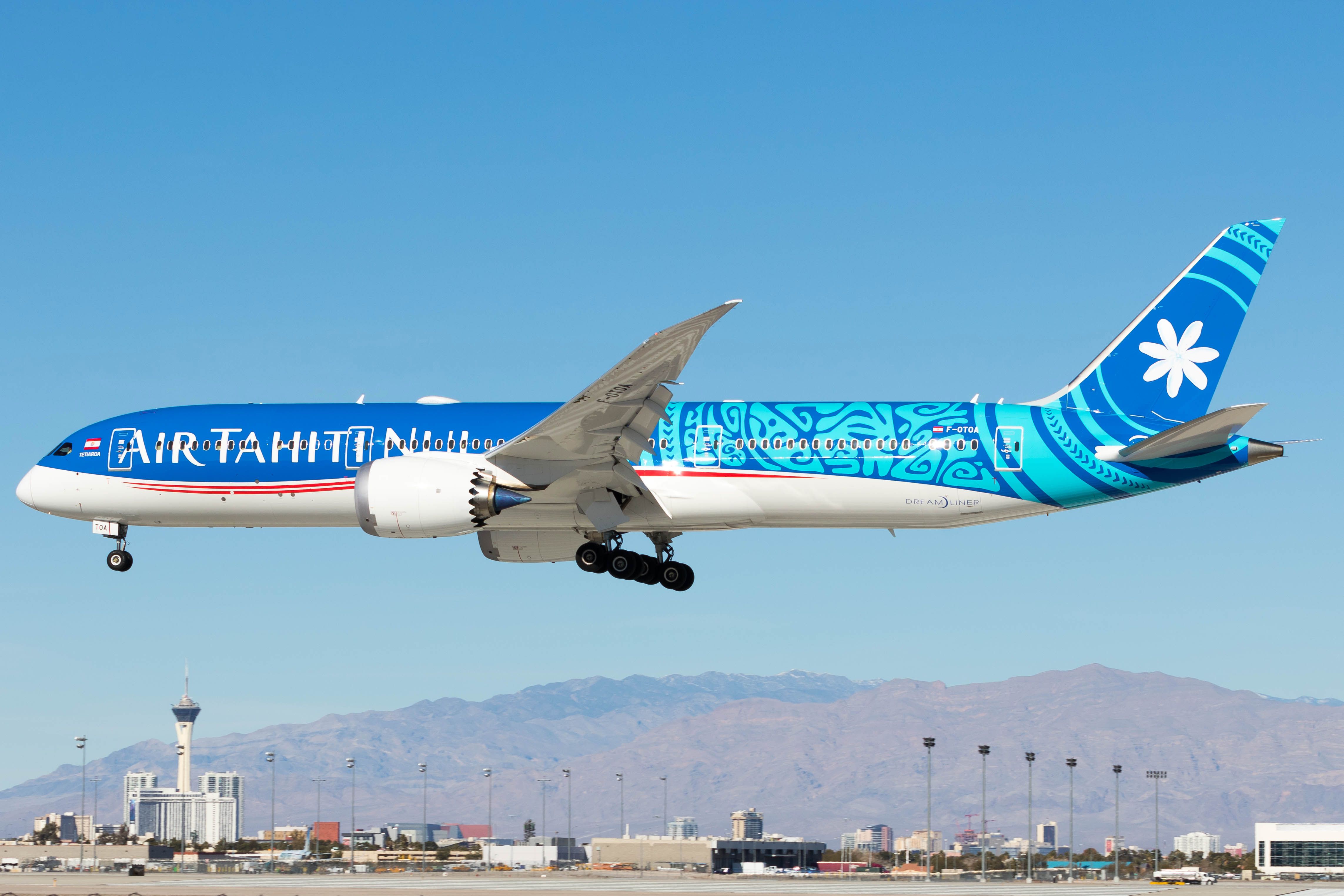 Air Tahiti Nui 787 landing