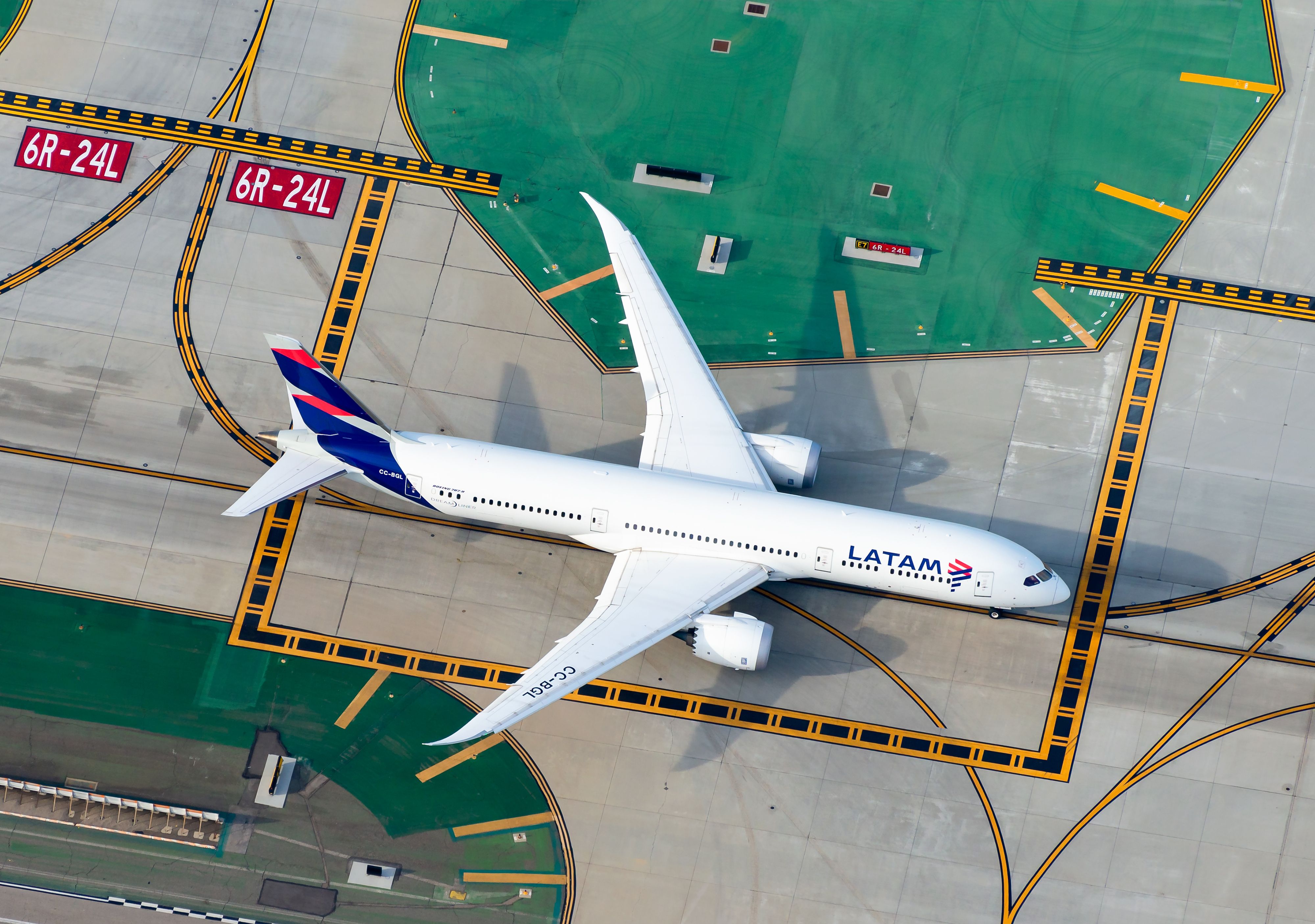 LATAM Airlines Boeing 787-9 Dreamliner registered as CC-BGL