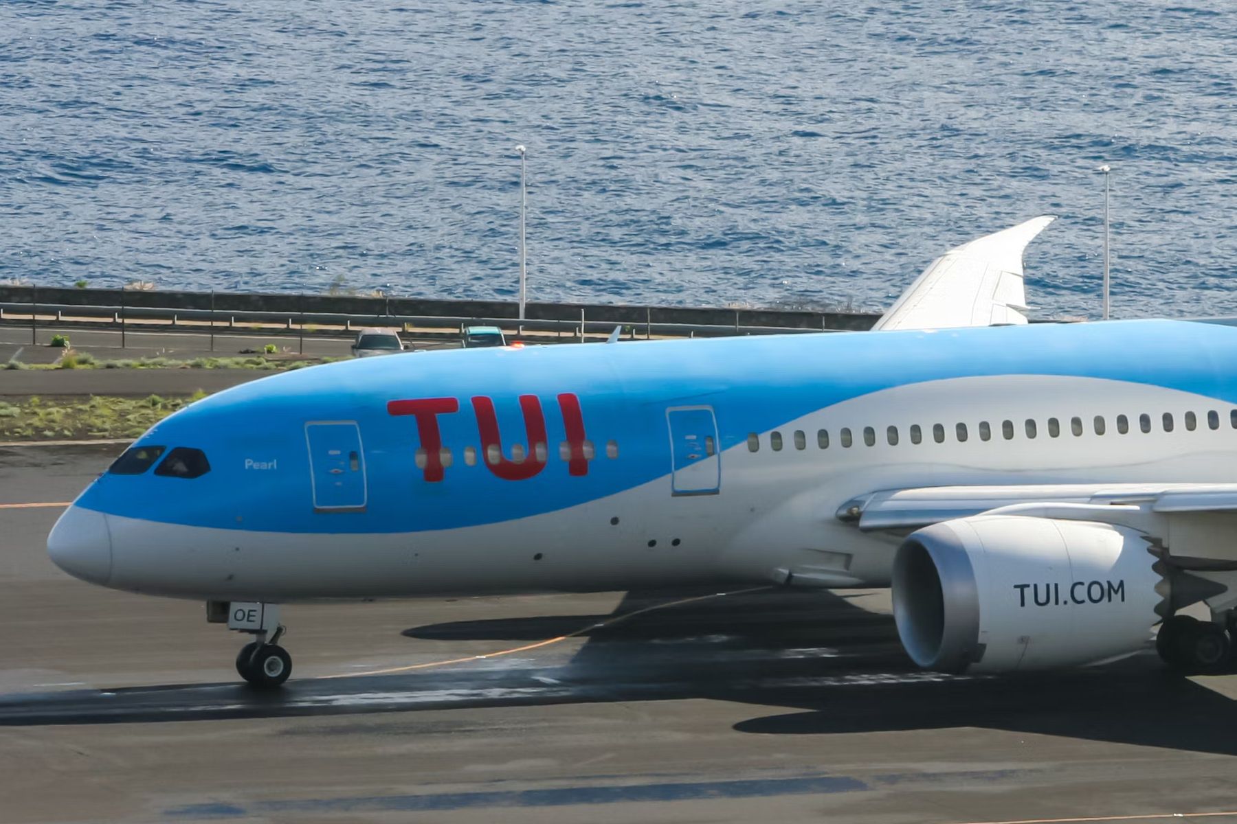 TUI 787-8