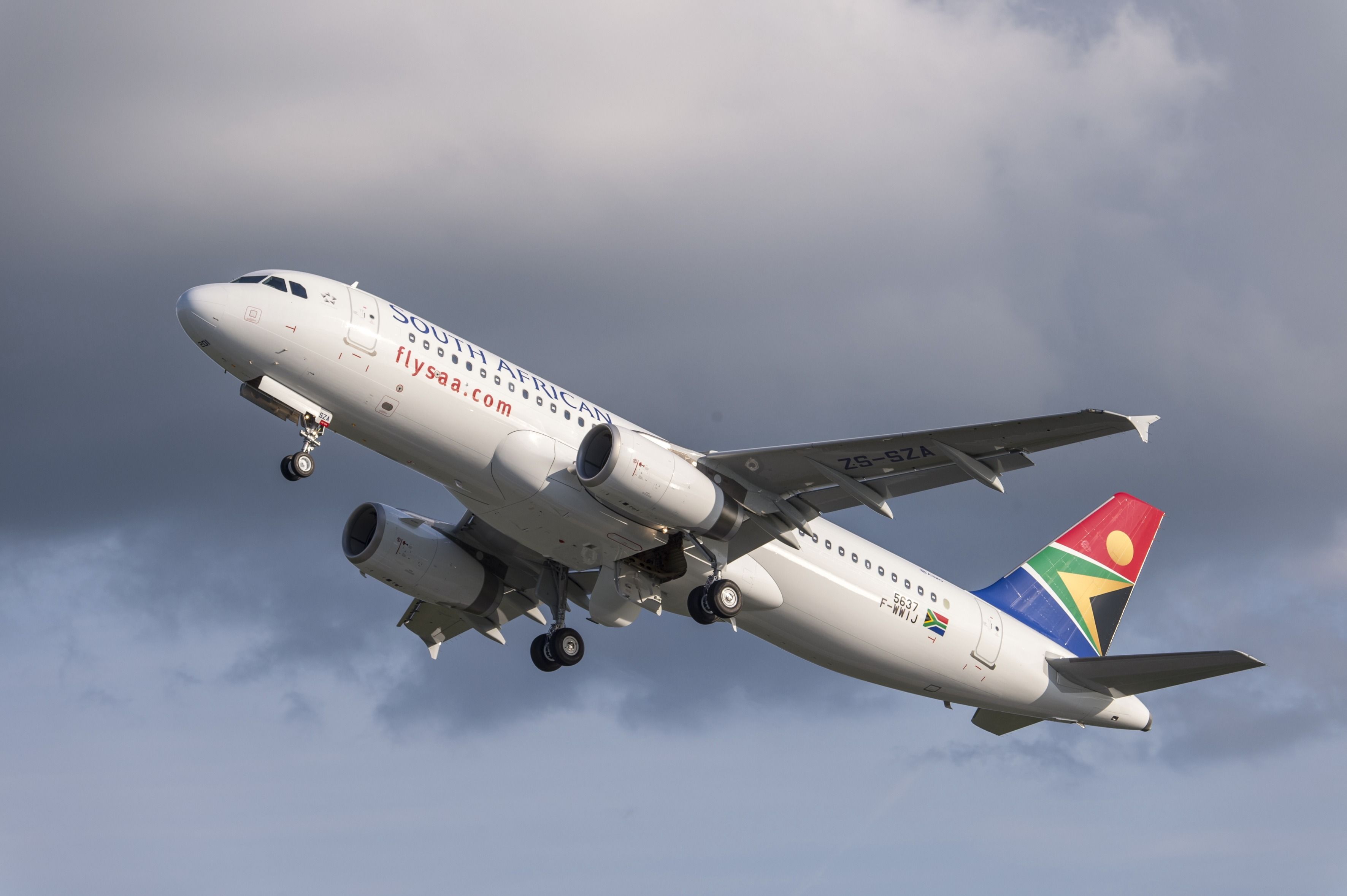 South African Airways A320 Takeoff (1)