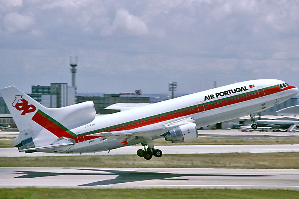 TAP_Air_Portugal_L-1011-500_CS-TEF_LIS_1988-6-30 Cropped-2_3_2