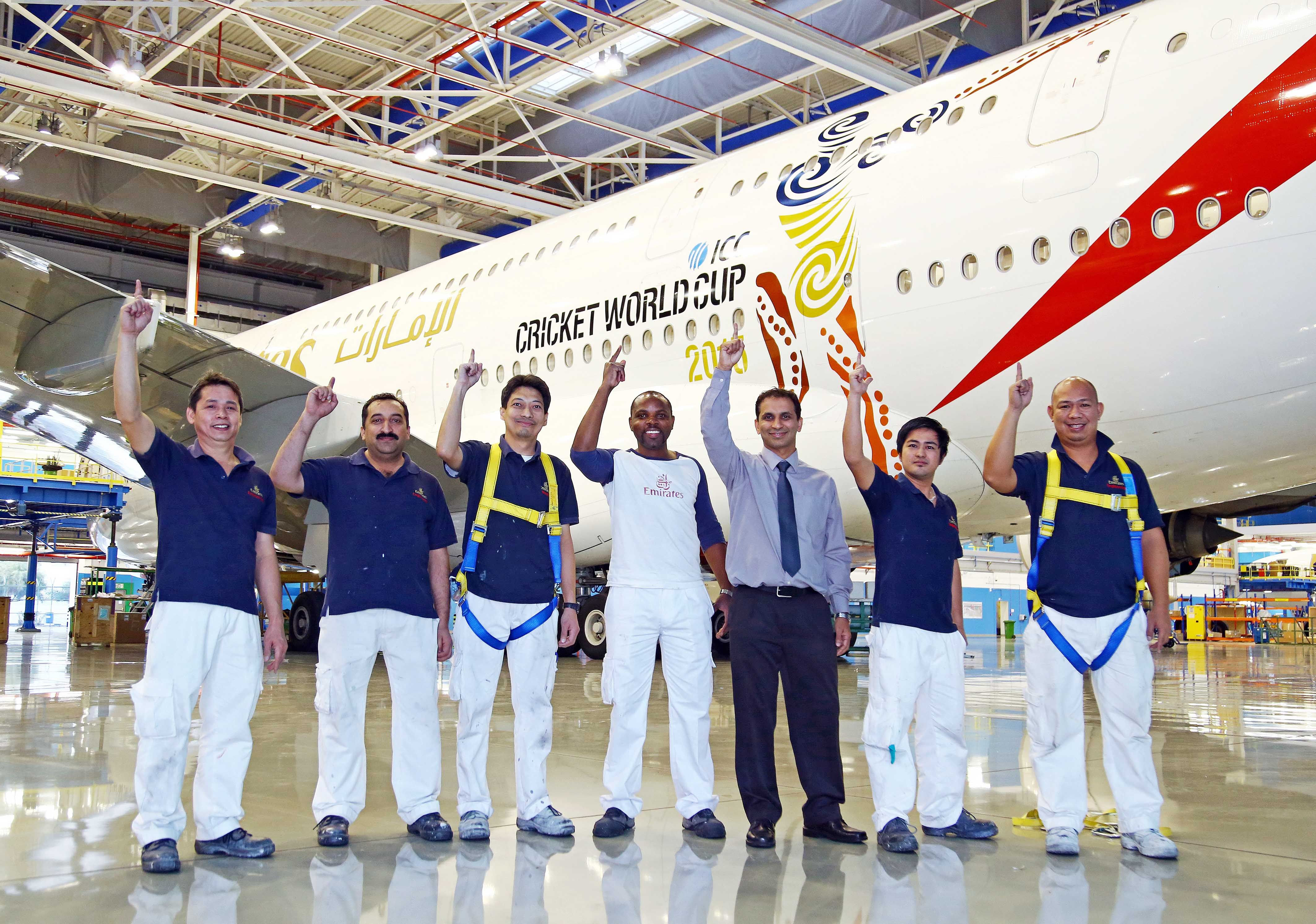 The-Emirates-Aircraft-Appearance-Centre-team-on-completion-of-the-ICC-Cricket-World-Cup-decal-installation-908277