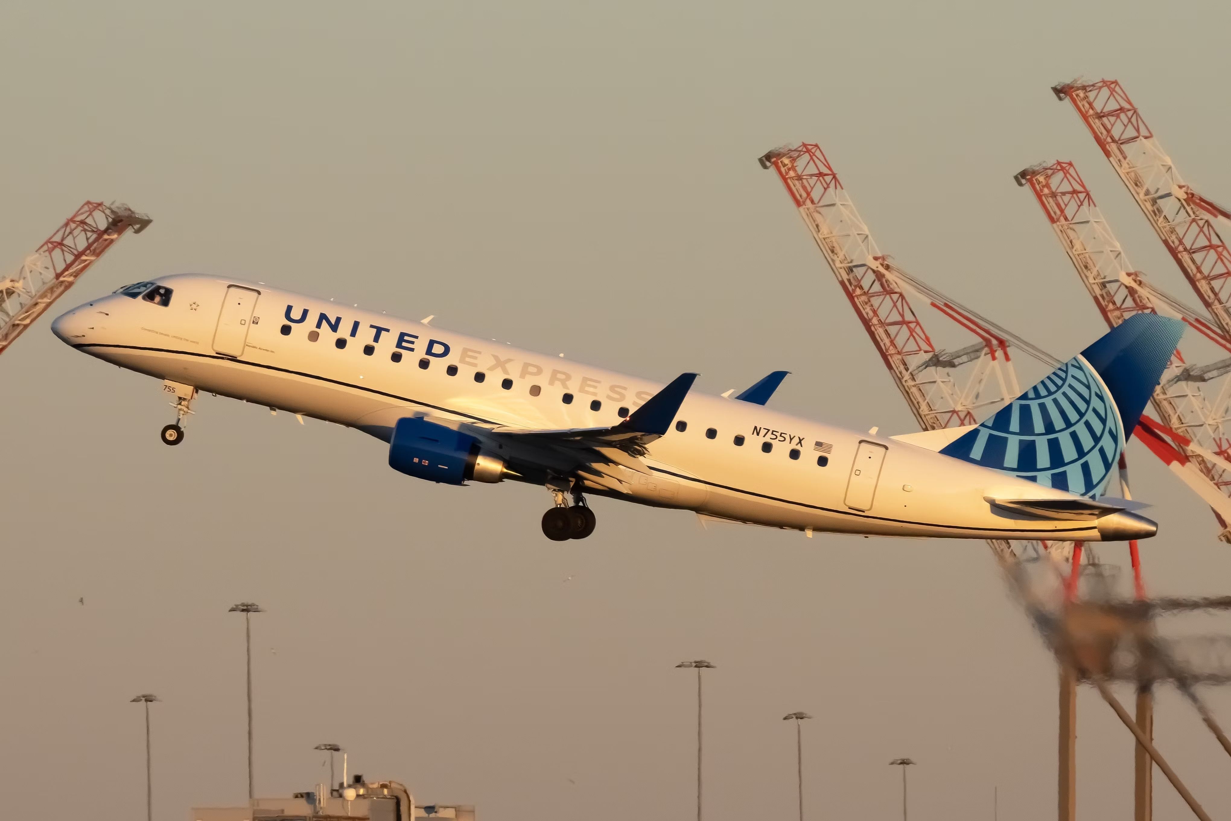 A United Express Embraer E175 taking off
