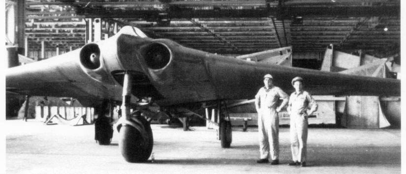 The Horton Ho 229 aircraft with engineers