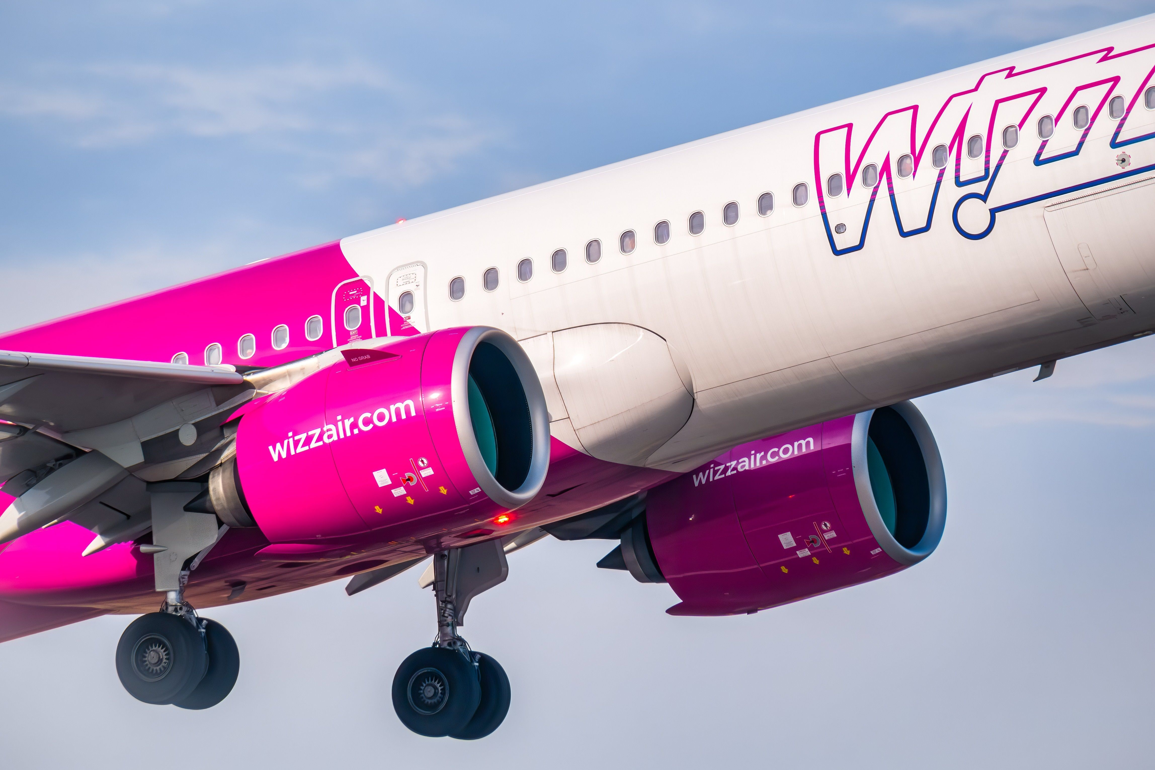 Wizz Air A321neo taking off 3.2