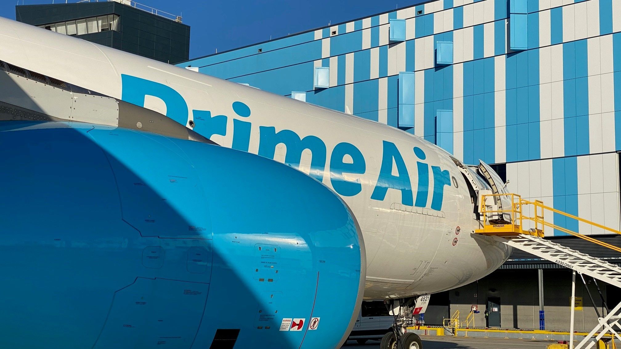 アマゾン Prime Air A330-300 P2F 貨物機 1/400 - メルカリ