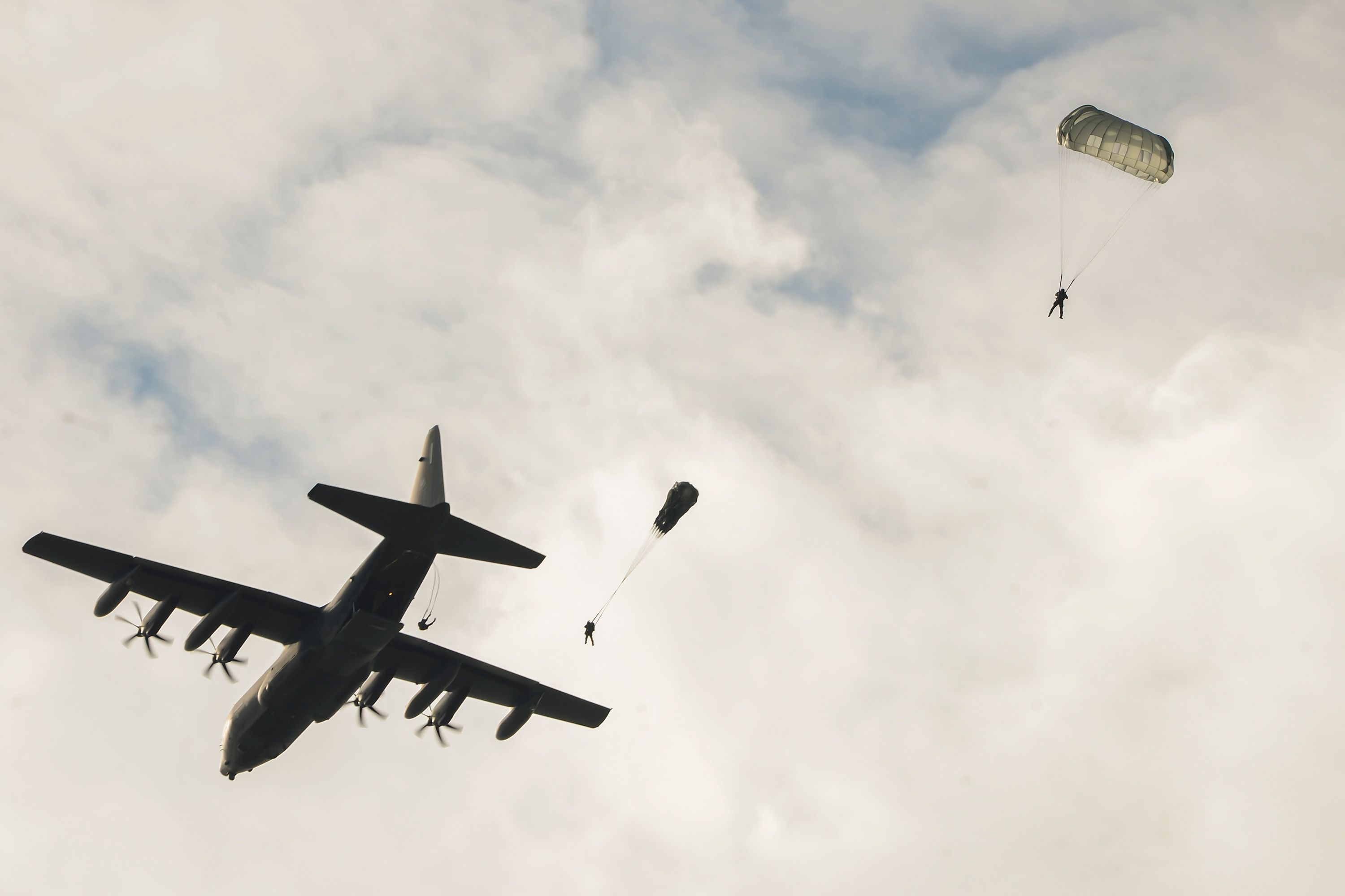 4033758 - 38th RQS tests rescue capabilities - PJs jumping out of C-130