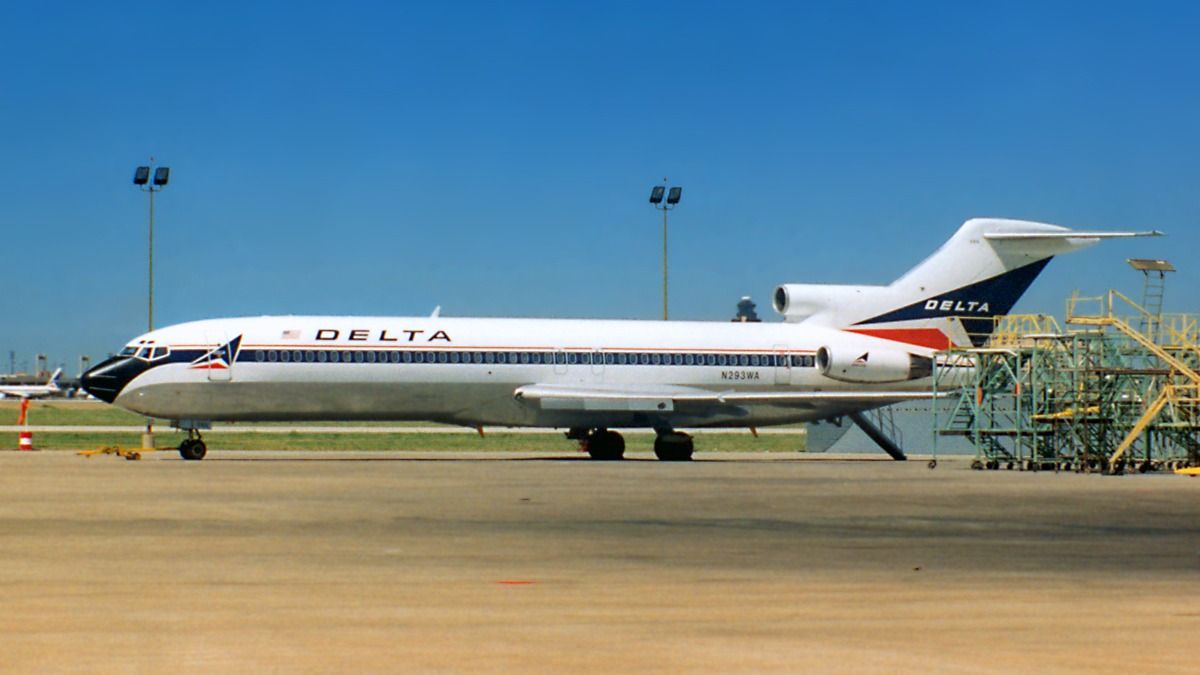 Delta Airlines Boeing 727, Dallas-Fort Worth Airport, 1994