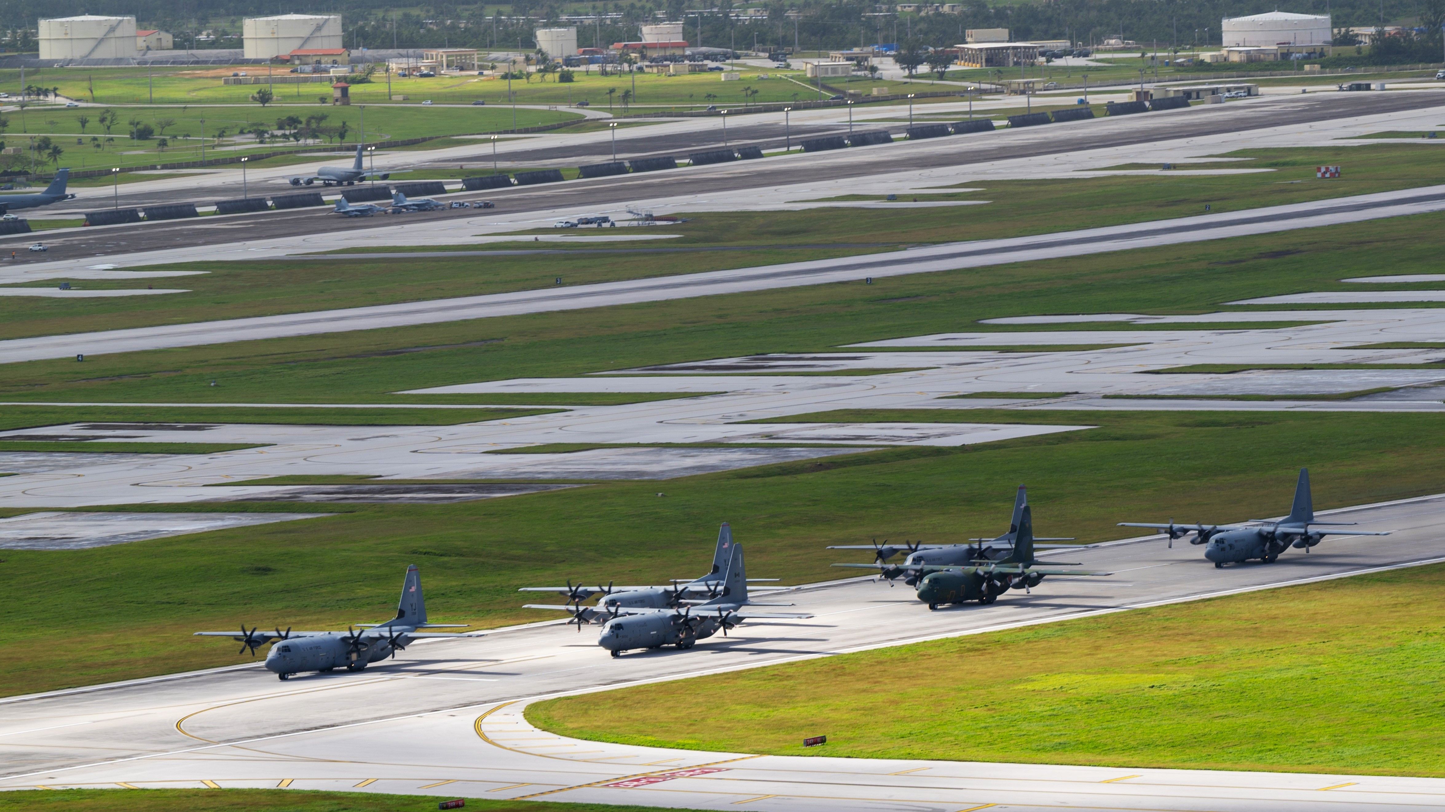 Genial: La Base de la Fuerza Aérea Andersen organiza un 'paseo en ...