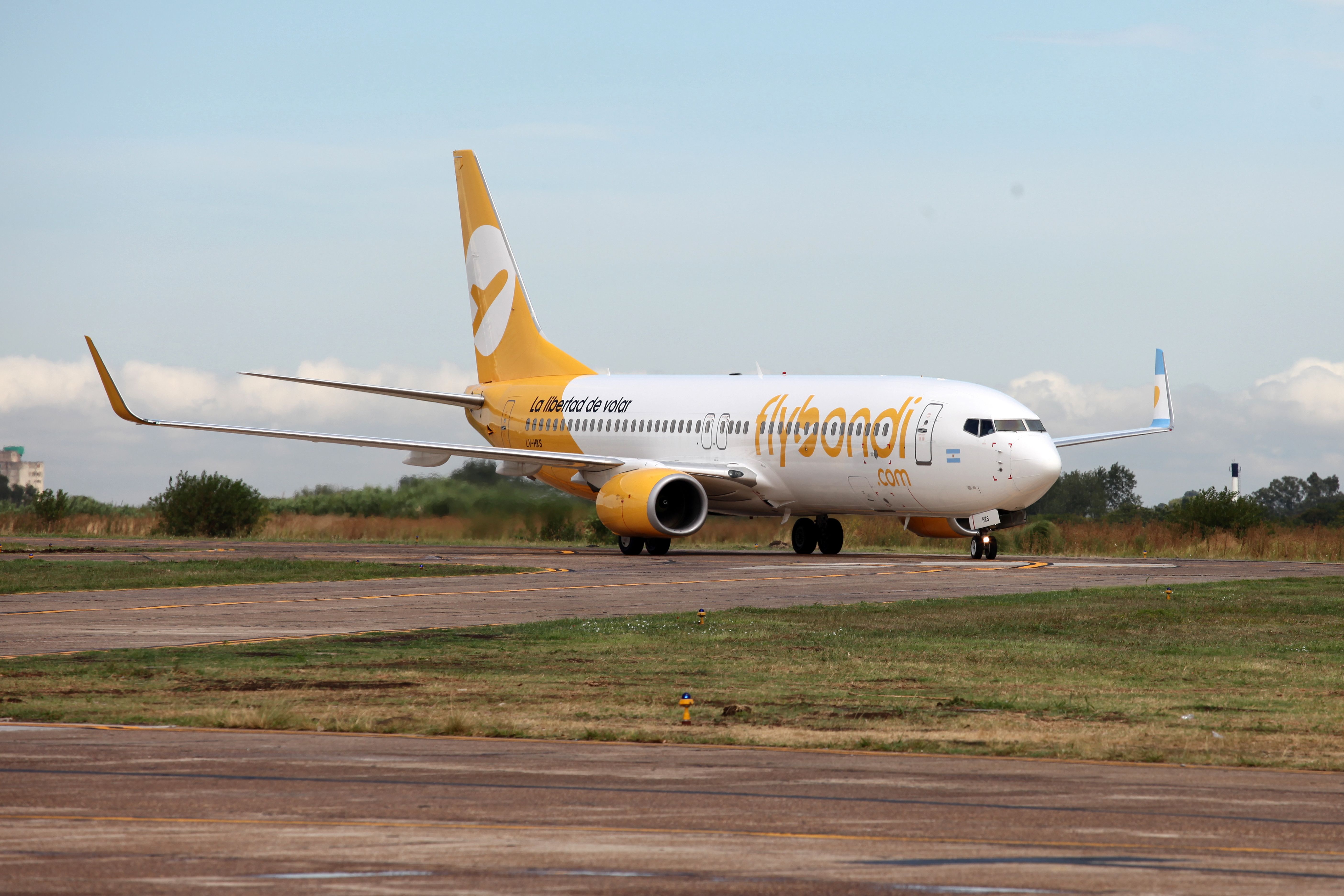 A Flybondi Boeing 737-800 on the ground