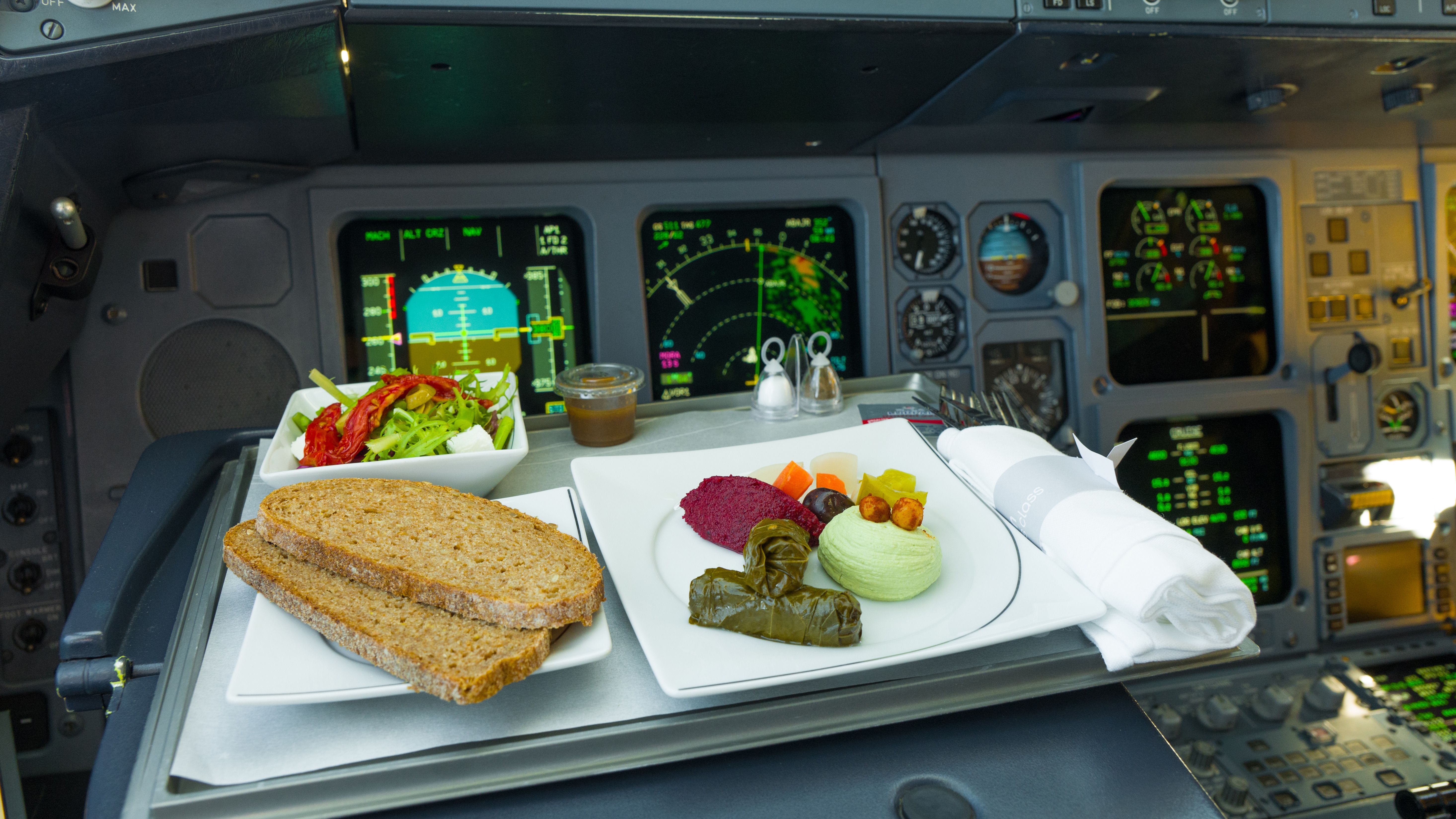 A tray with food for a captain pilot