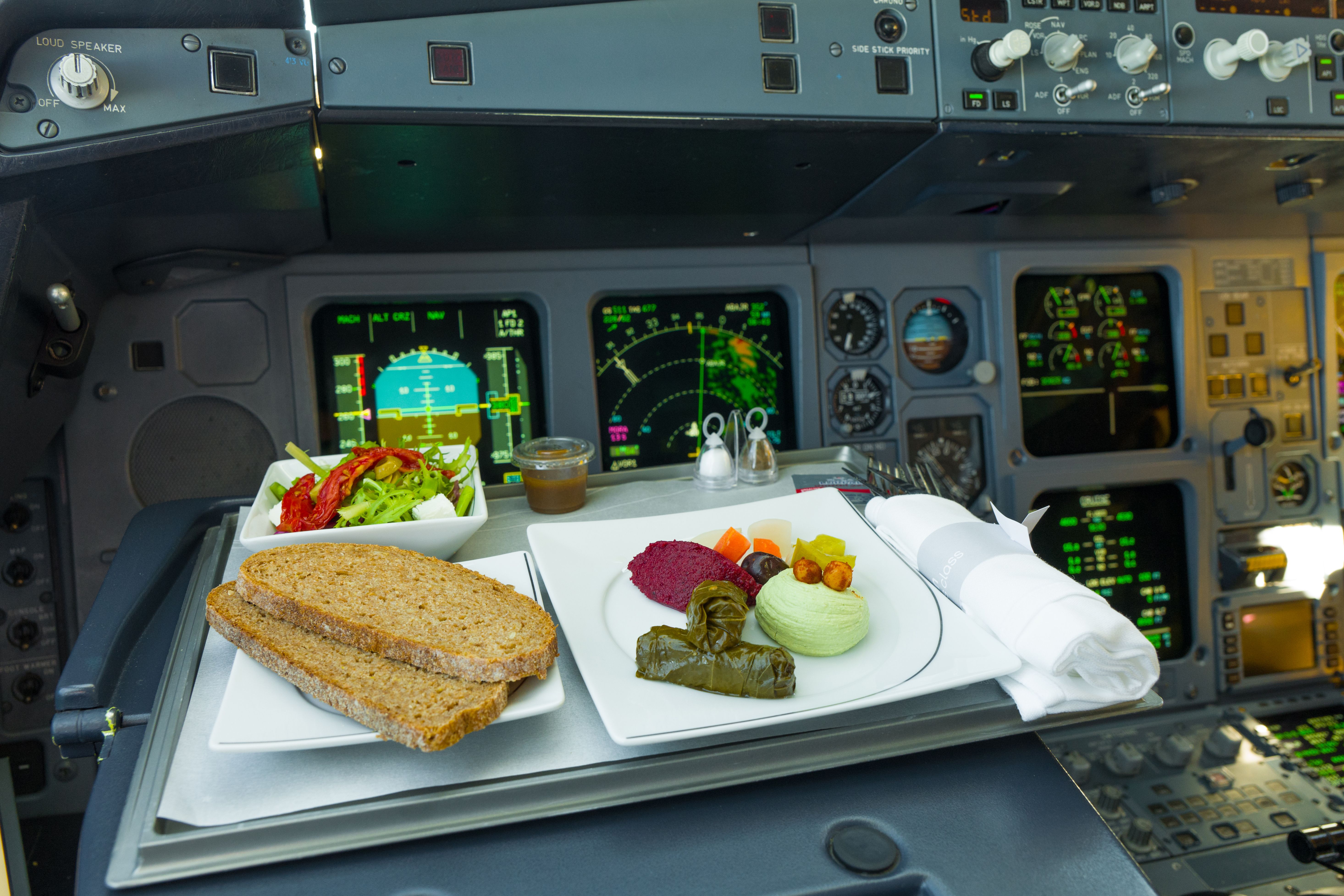 A tray with food for a captain pilot 