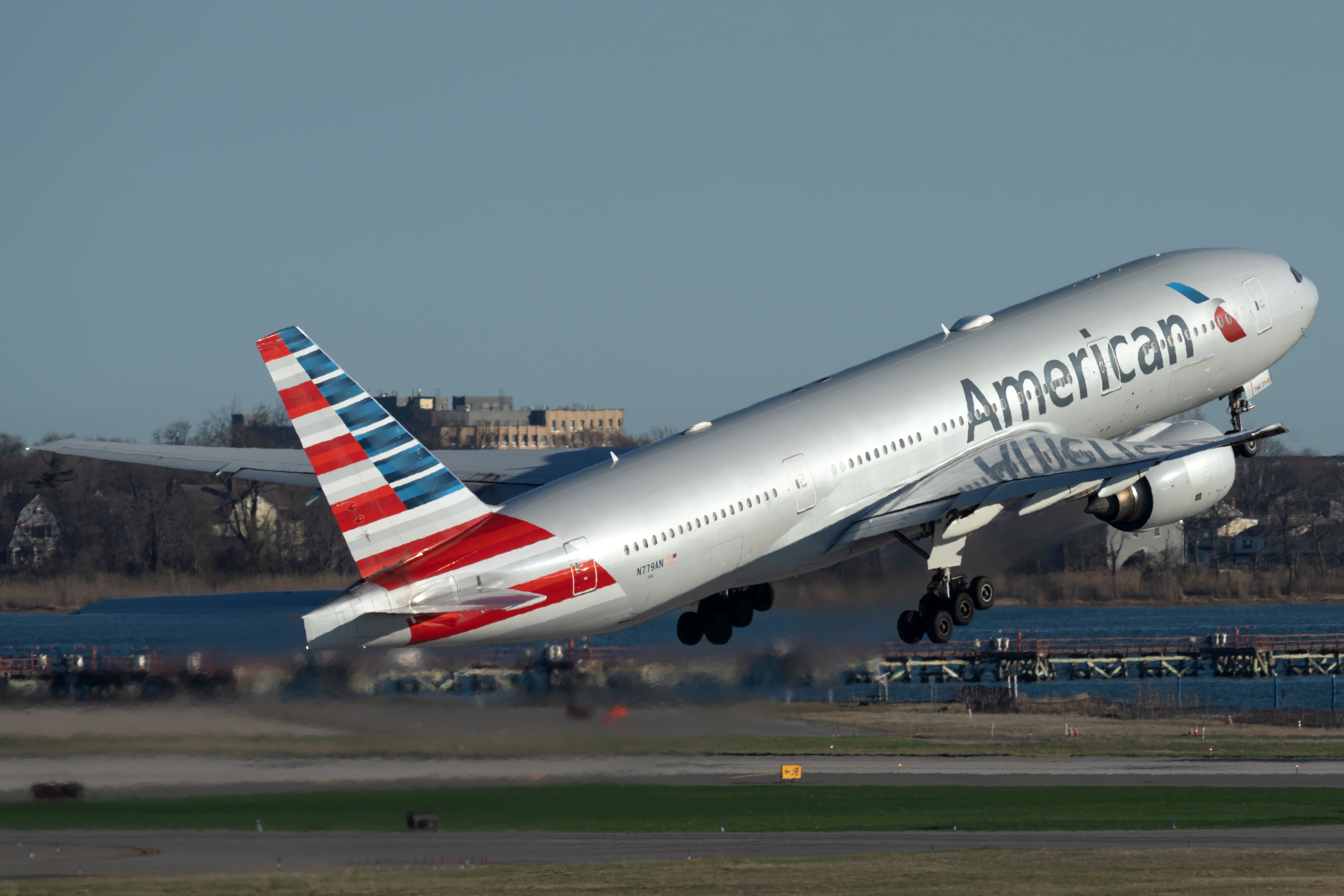 An American Airlines Boeing 777-223(ER) registration N779AN